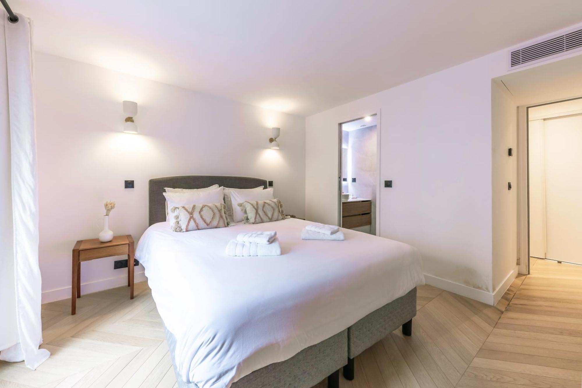 Brand New 3 Bedrooms Facing Madeleine/st Honore Appartamento