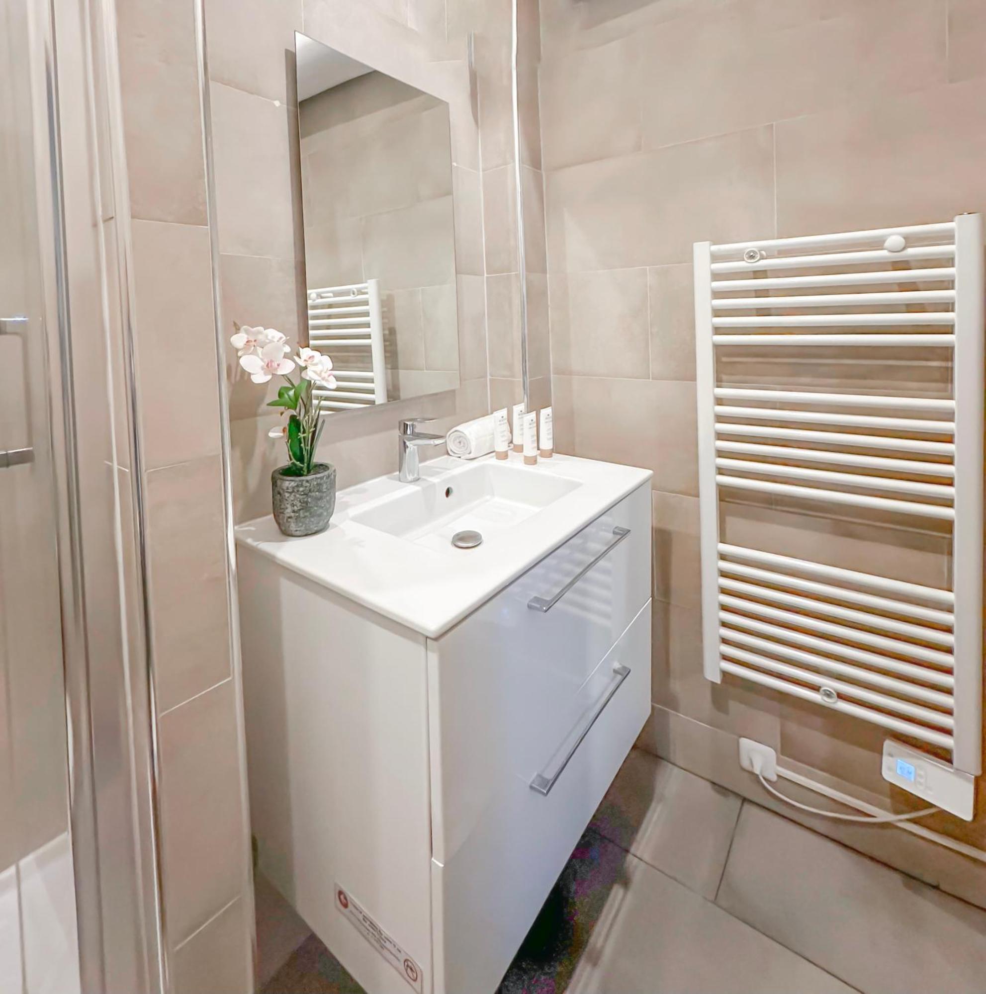 Charming & Unique In Le Marais Parigi