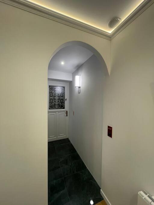 Cosy 8e Champs Elysees Miromesnil Parigi