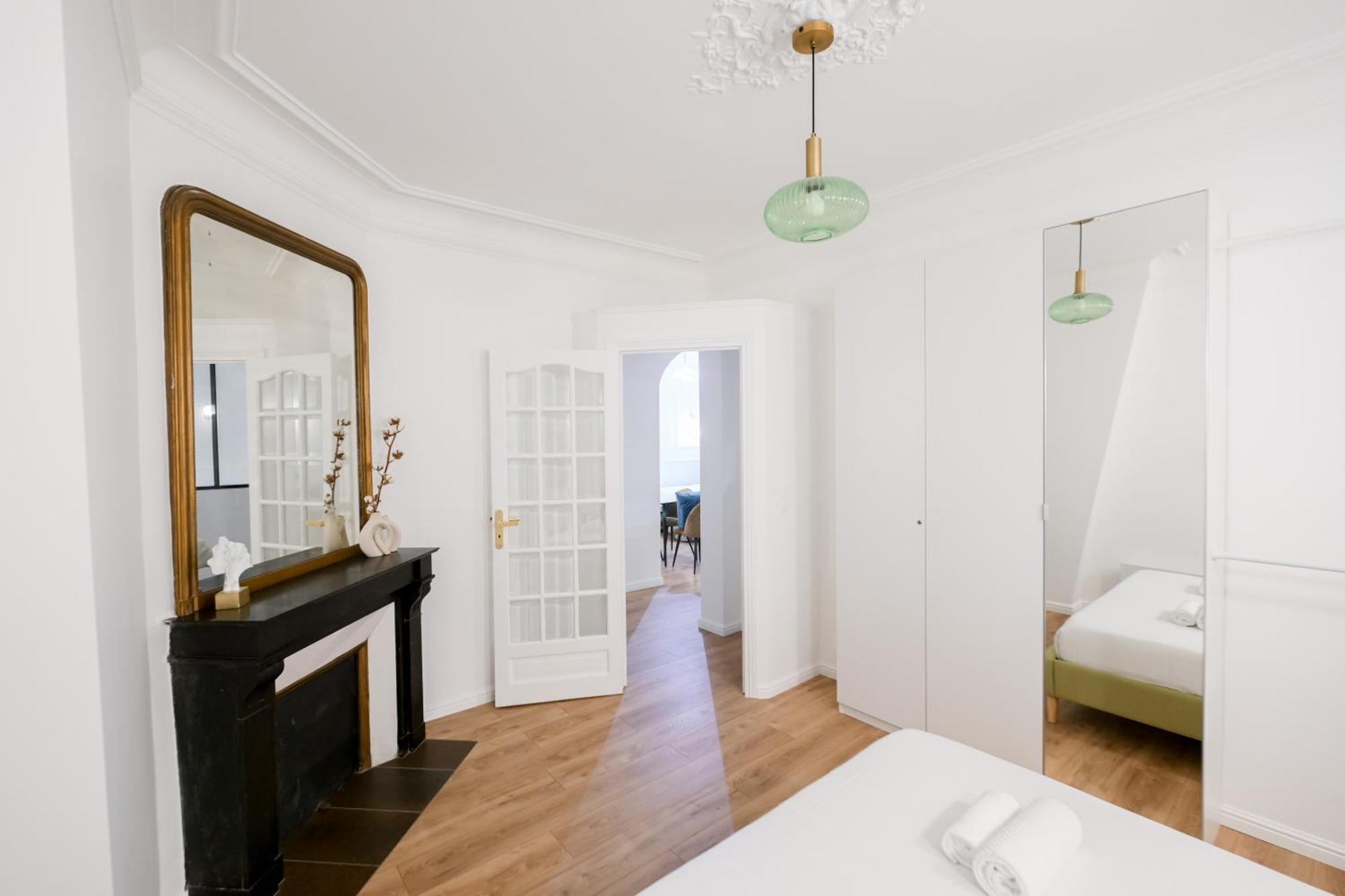 Entire Paris, 3rd Floor With Elevator Parigi