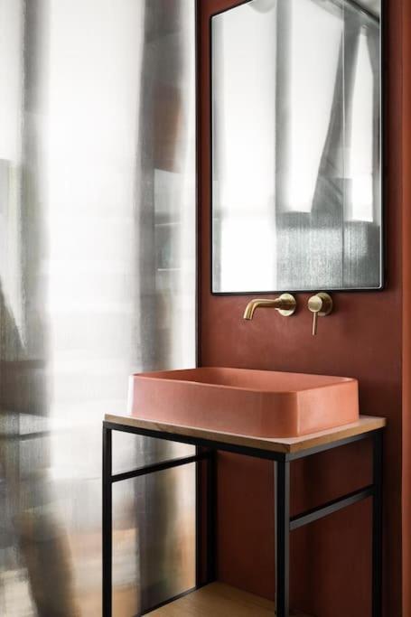 Amazing Flat In An Amazing Montmartre Street Appartamento