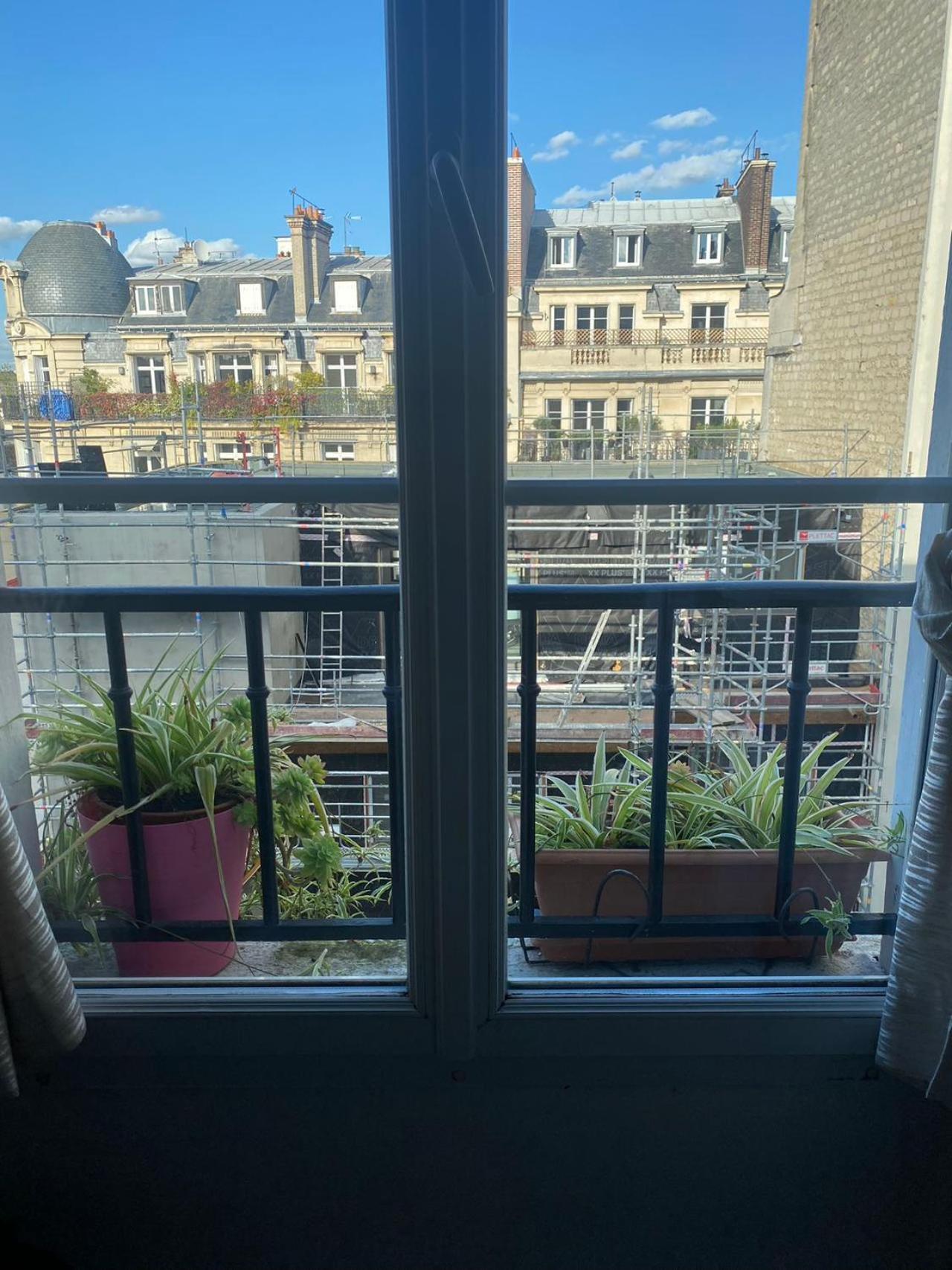 Cosy In Parisian Area 16th