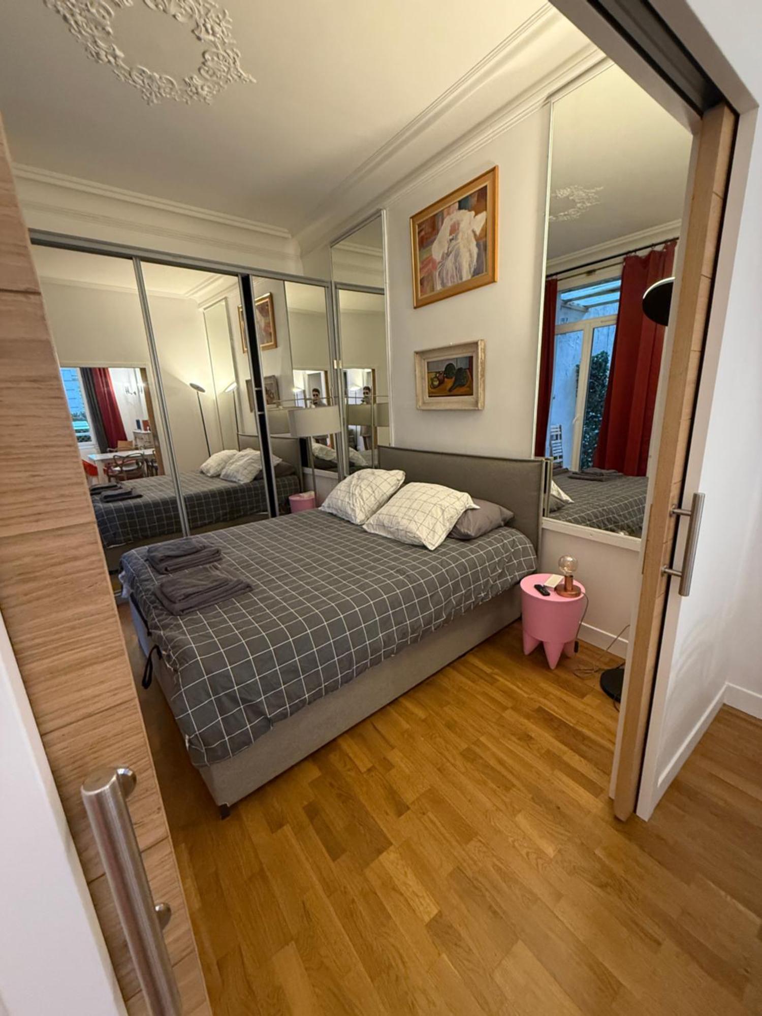2 Bedroom With Spacious Terrace Minutes From Champs Elysees * Parigi