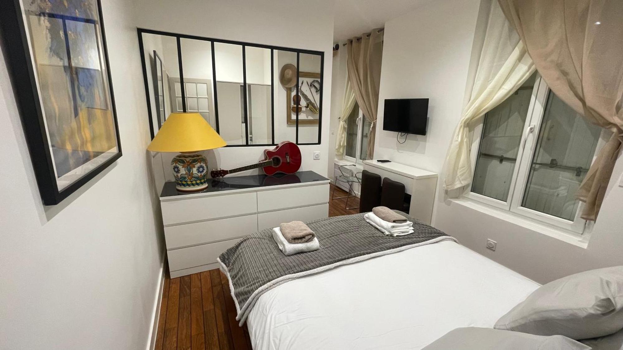 Magnifique 2 Pieces, Clair Neuf Apartment Paris