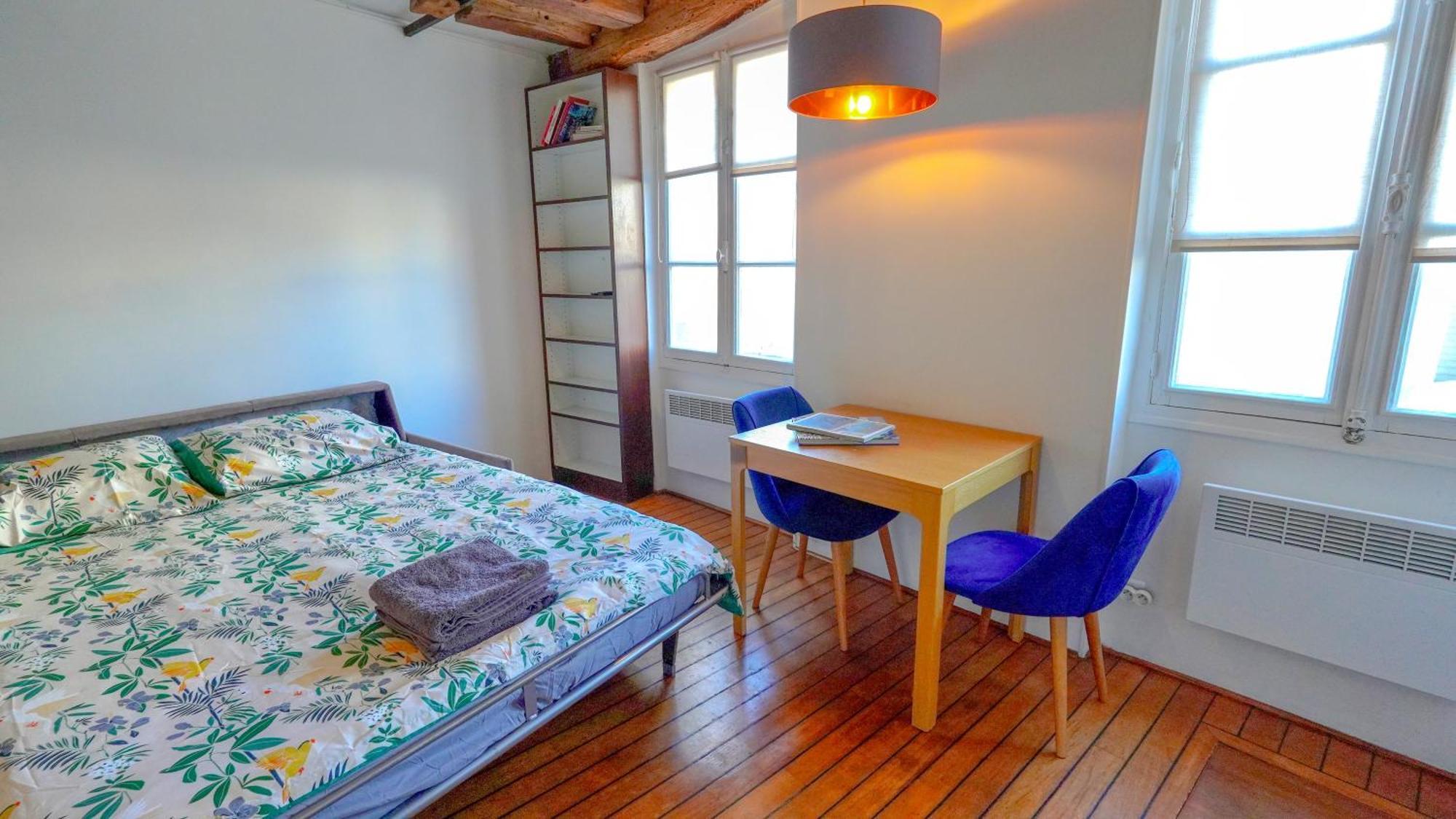 Romantic At Quartier Latin Apartment