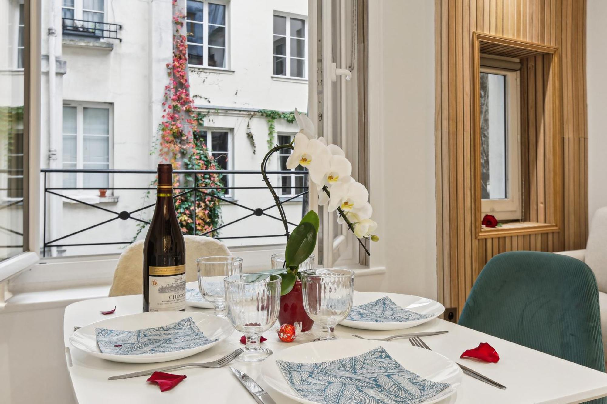 Lavie Maison : Ac & Center Of Apartment