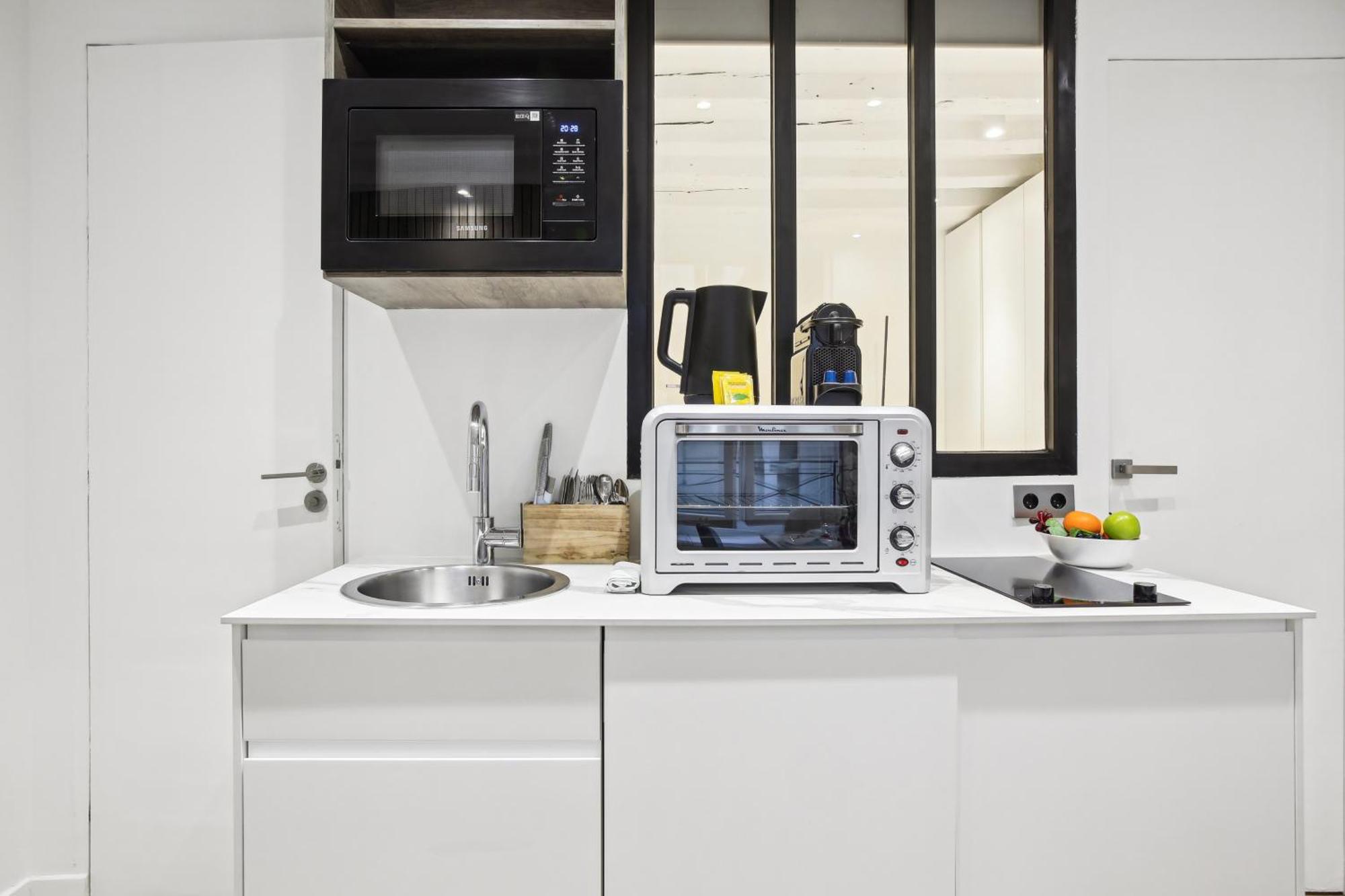Lavie Maison : Ac & Center Of Apartment