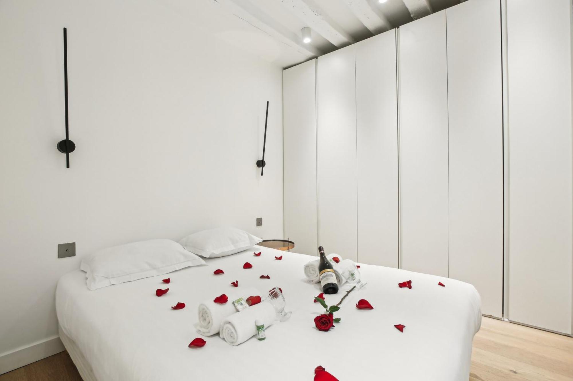 Lavie Maison : Ac & Center Of