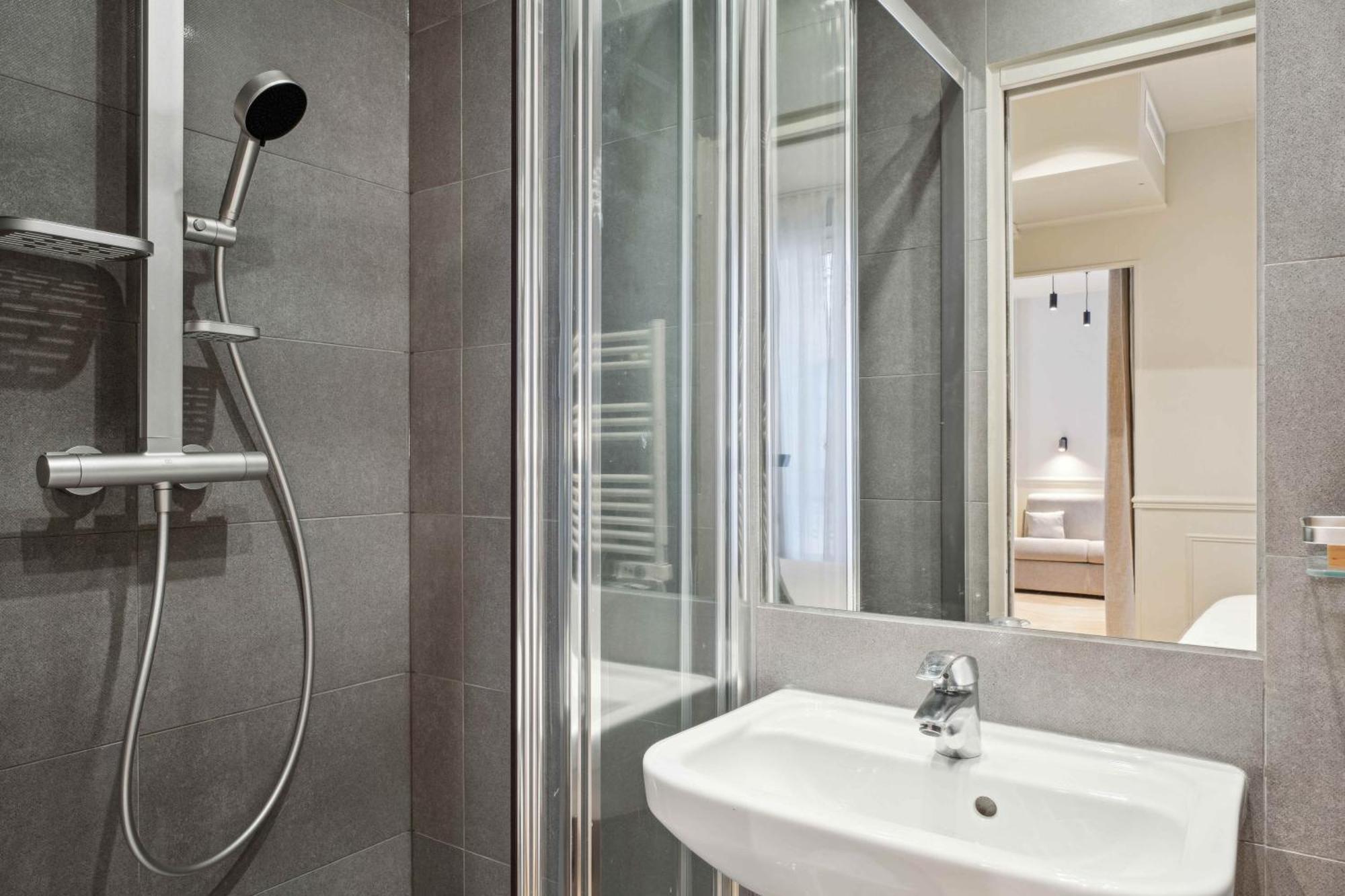Clemence Hotel Paris