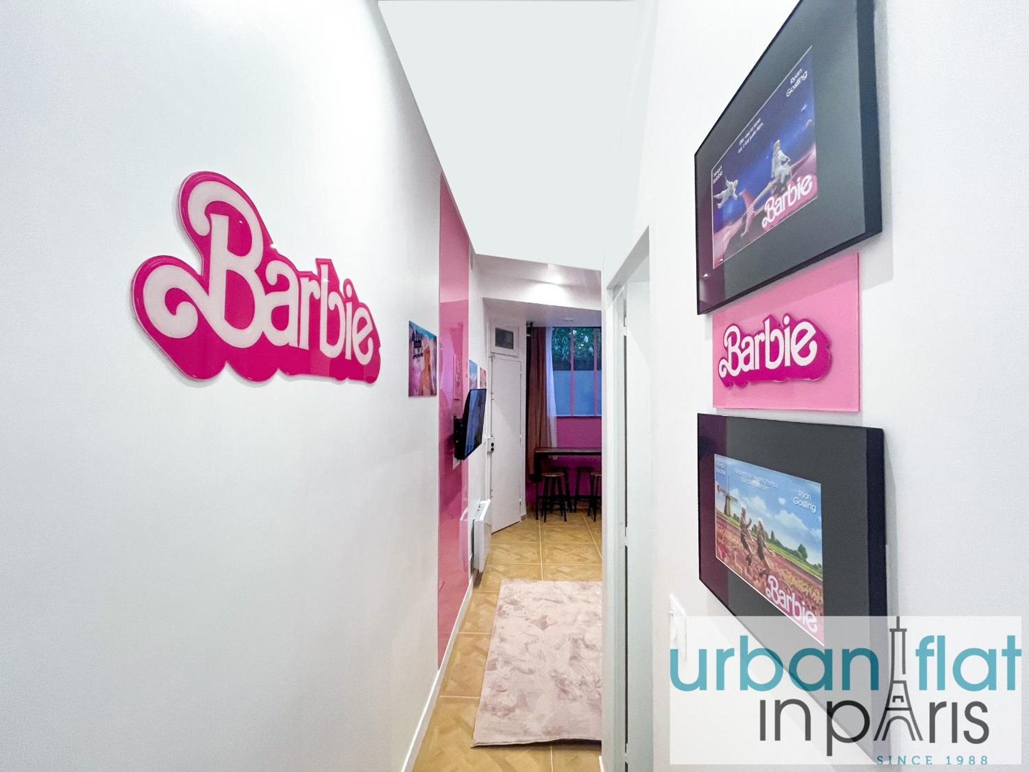 Urban Flat 193 - Barbie In Parigi