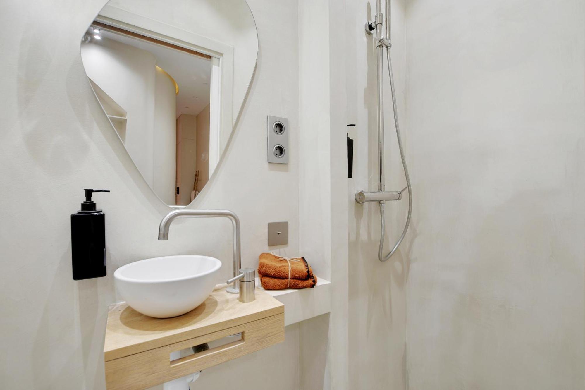 Petit Luxe Parisien - 2p - Parc Monceau Apartment