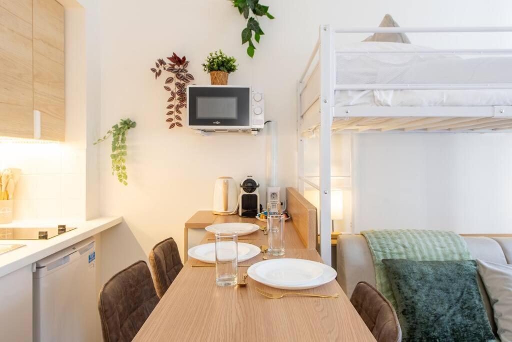 Amazing Stylish Studio, Well Located Near Metro, Bastille Neighborhood * Parigi