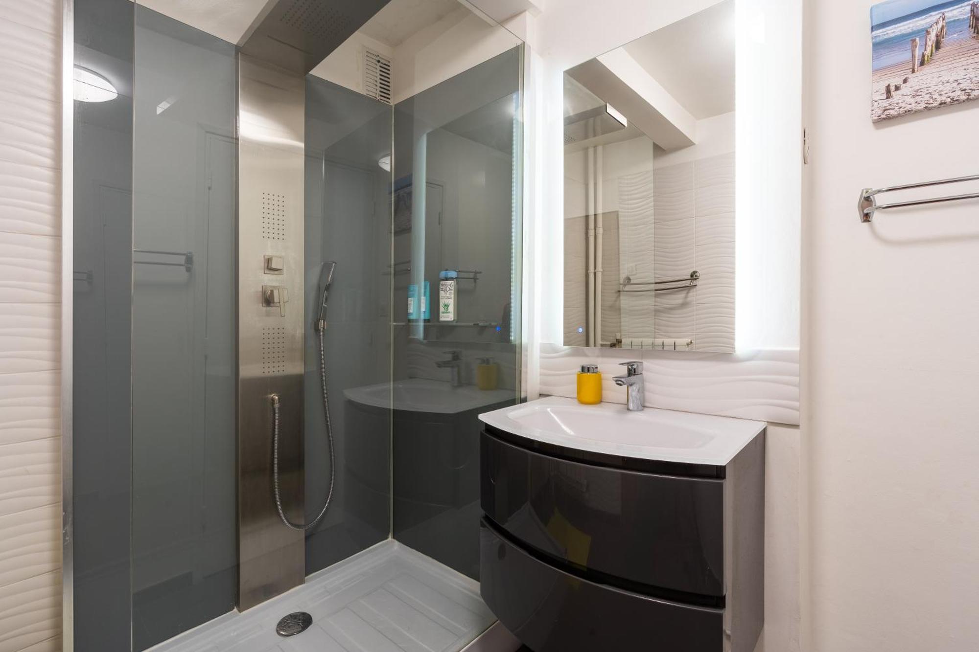 Appartamento Bright & Contemporary 2bd