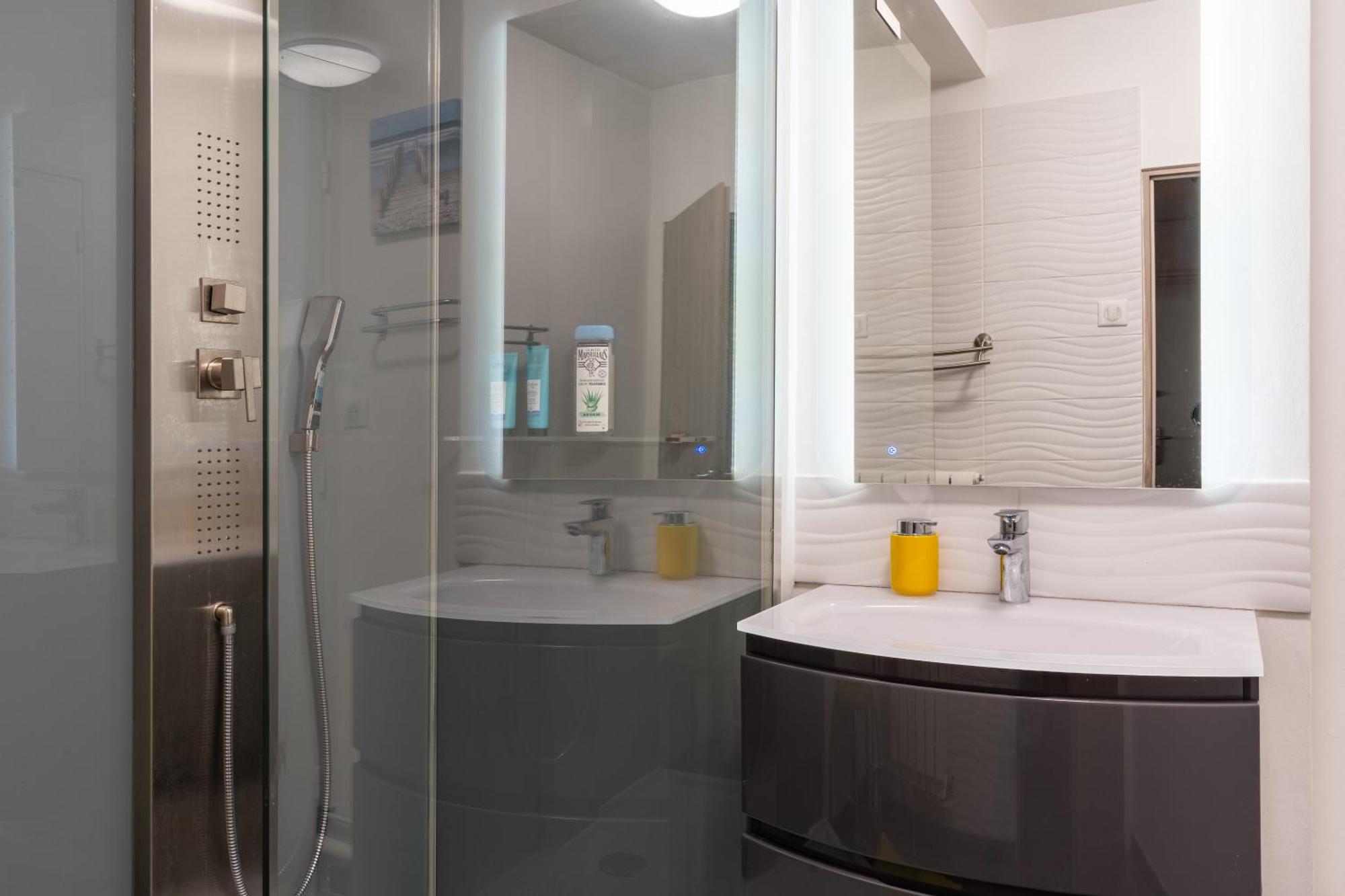 Appartamento Bright & Contemporary 2bd *