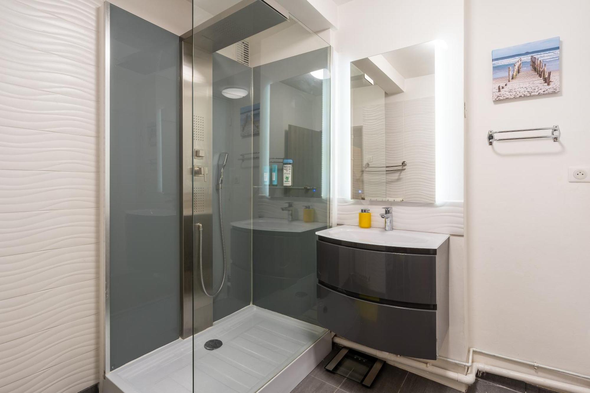 Bright & Contemporary 2bd Appartamento