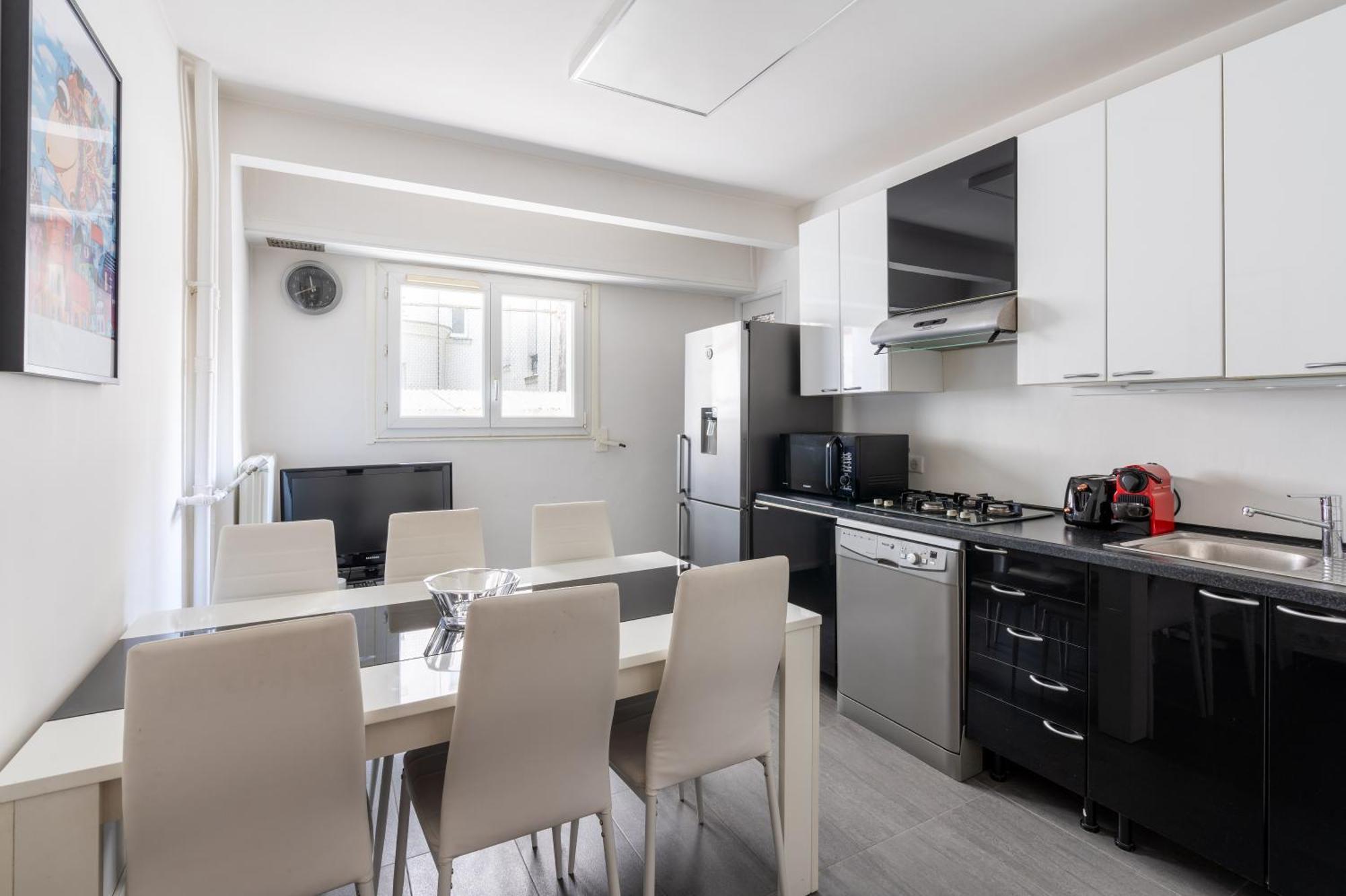 Bright & Contemporary 2bd