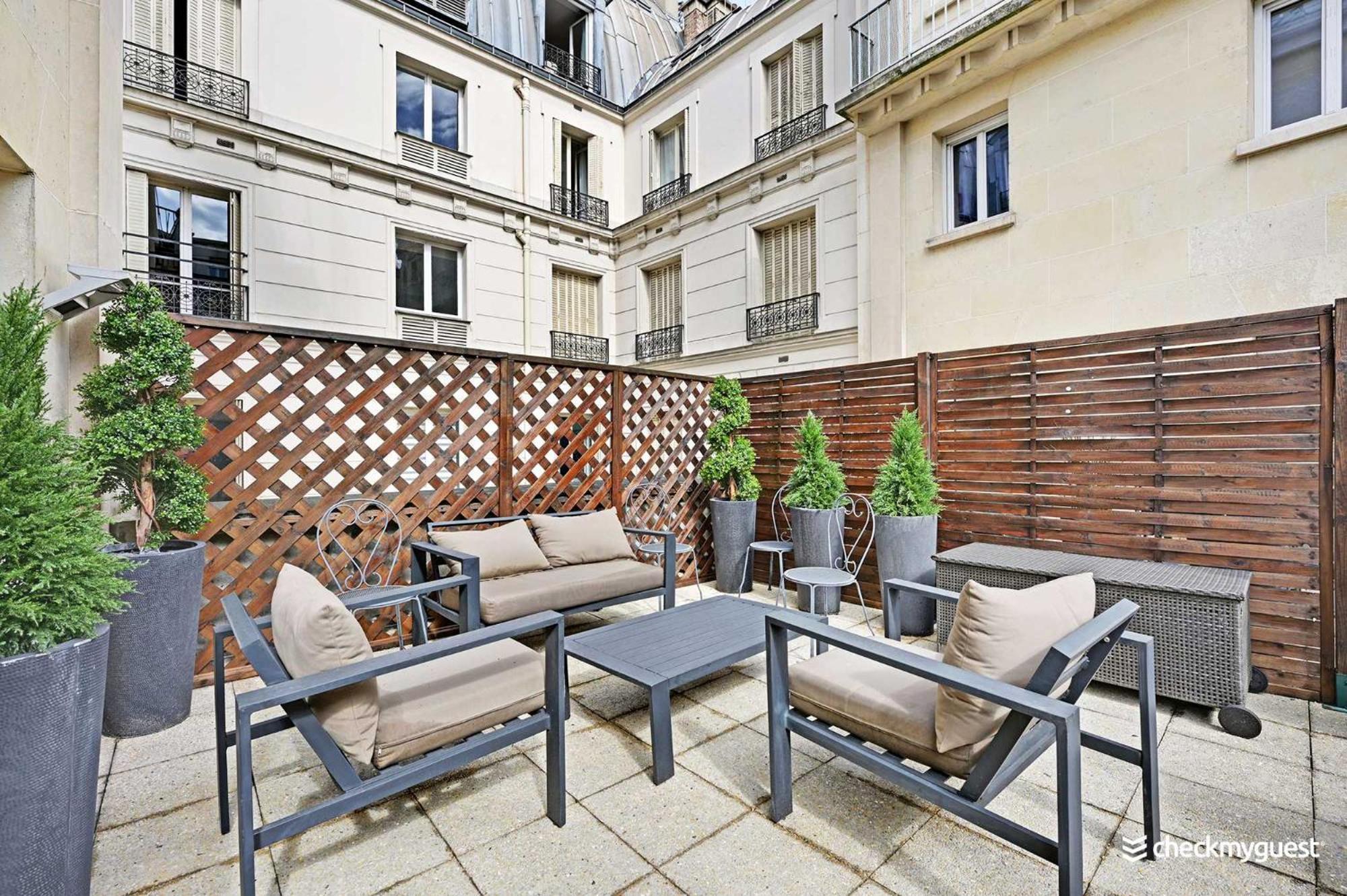 Saint-lazare Apartment