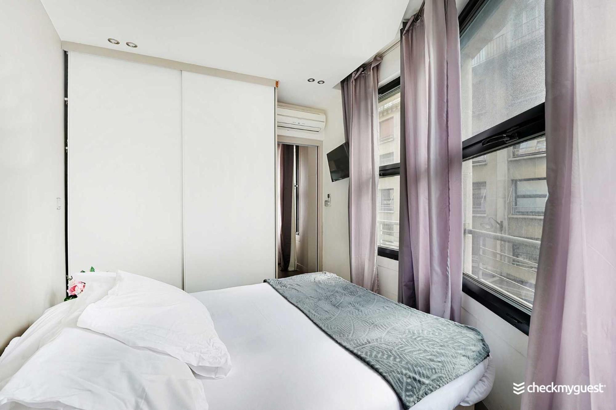Saint-lazare Apartment