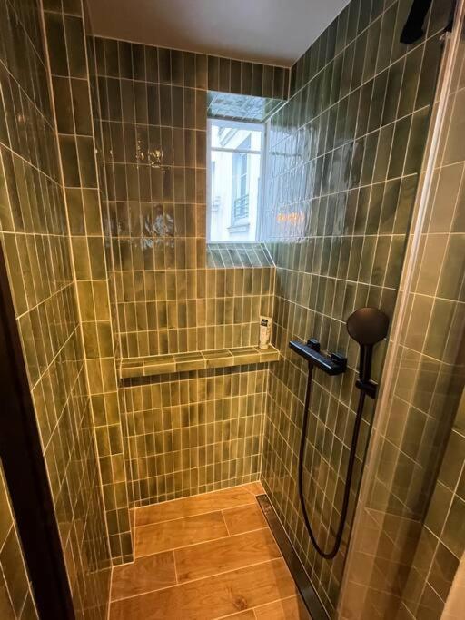 Appartamento Bright 1 Bed In The Heart Of Hip Paris, Montorgueil Parigi