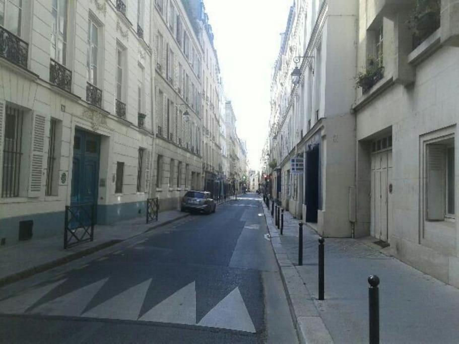 Beau Temps Aux Champs Elysees, Tour Eiffel *