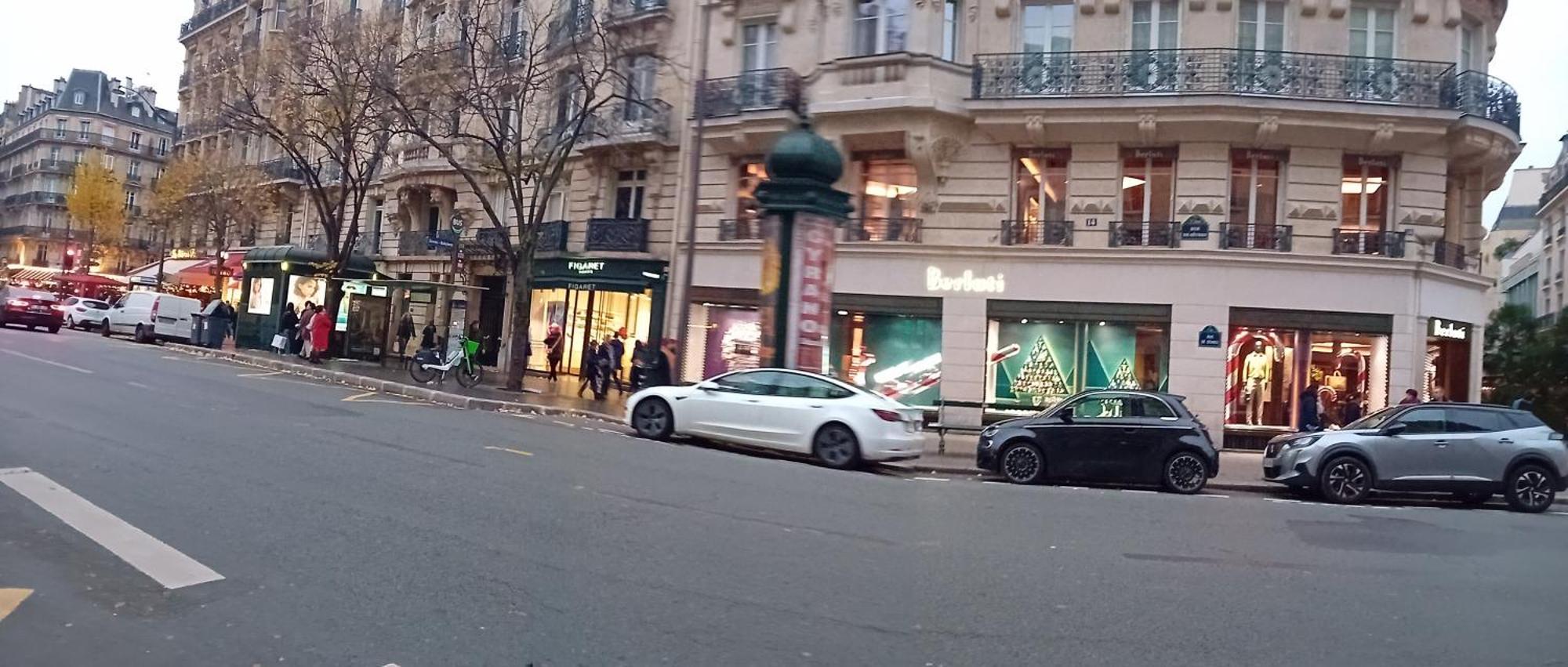 1 Minute Gare Montparnasse , Center, Awsome Place, Close To Eiffel Tour And Louvre Meusm , Front Metro Appartamento *