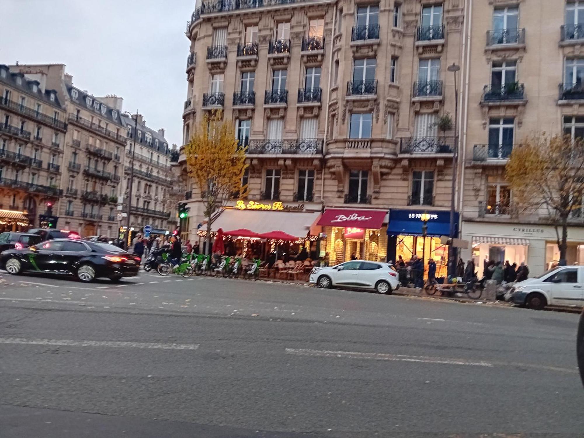 1 Minute Gare Montparnasse , Center, Awsome Place, Close To Eiffel Tour And Louvre Meusm , Front Metro * Parigi