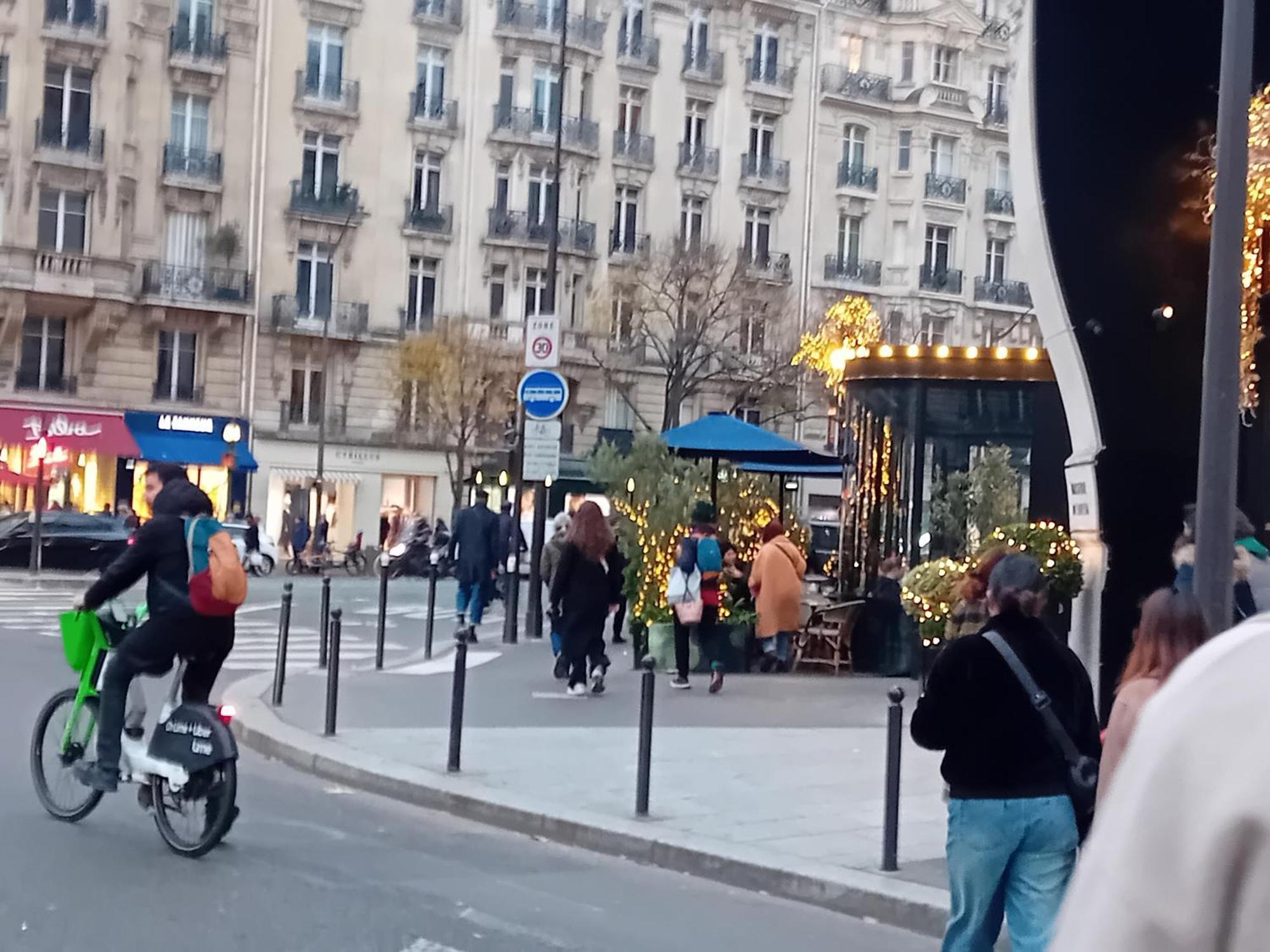 1 Minute Gare Montparnasse , Center, Awsome Place, Close To Eiffel Tour And Louvre Meusm , Front Metro Appartamento *
