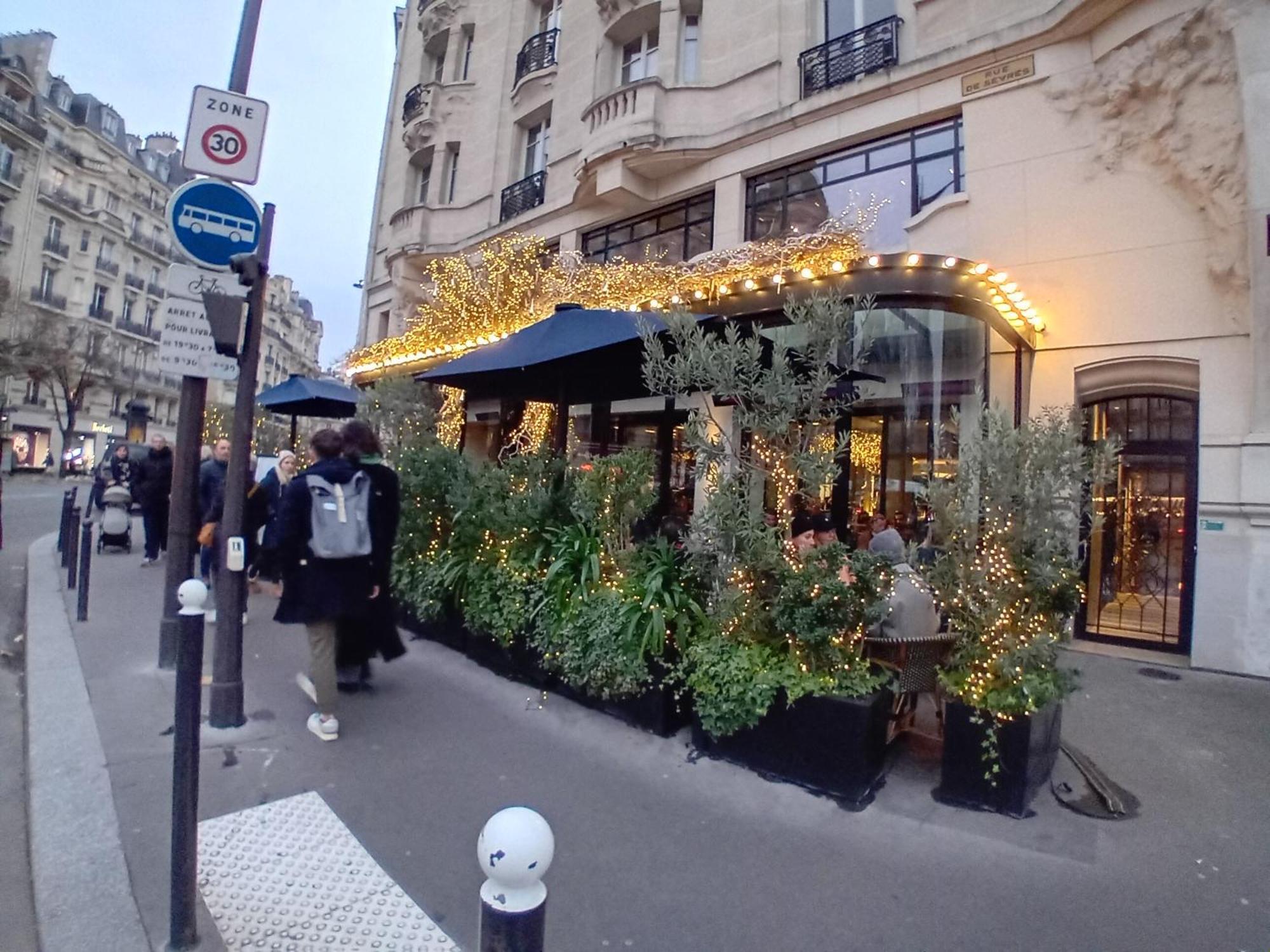 1 Minute Gare Montparnasse , Center, Awsome Place, Close To Eiffel Tour And Louvre Meusm , Front Metro * Parigi