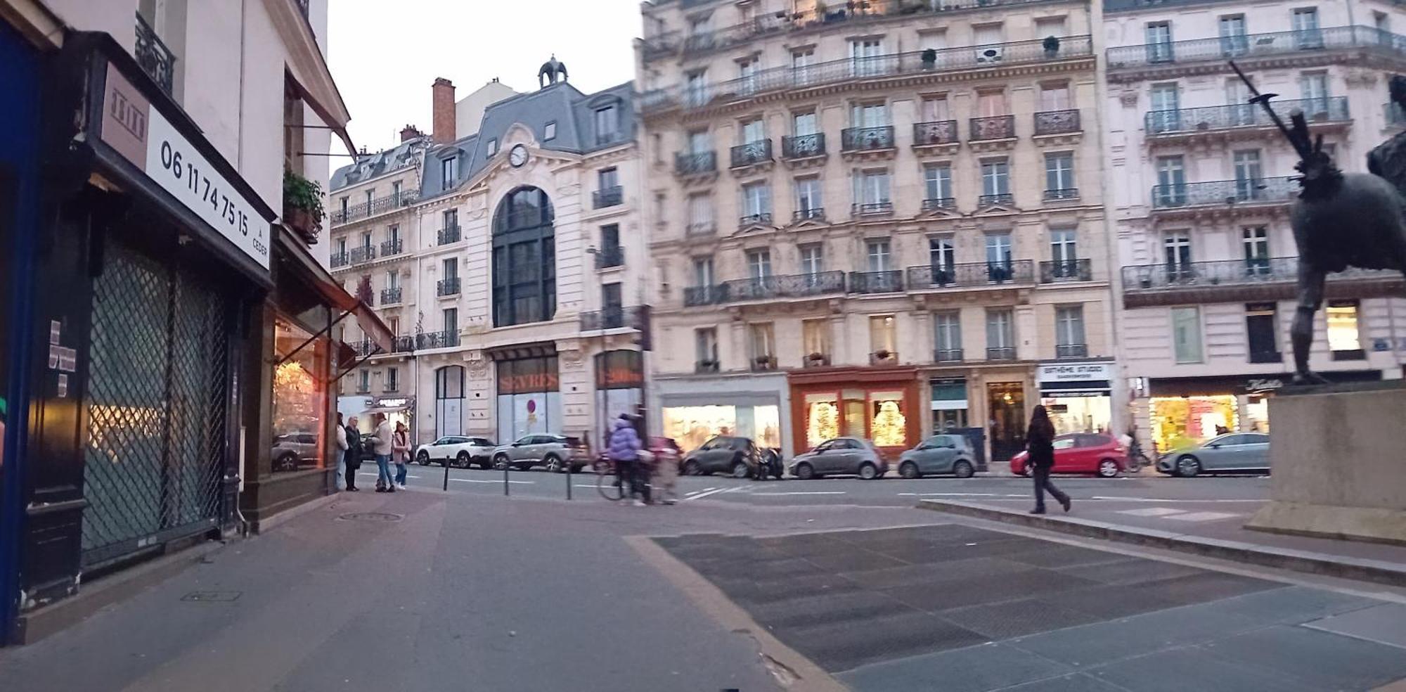 1 Minute Gare Montparnasse , Center, Awsome Place, Close To Eiffel Tour And Louvre Meusm , Front Metro Appartamento *