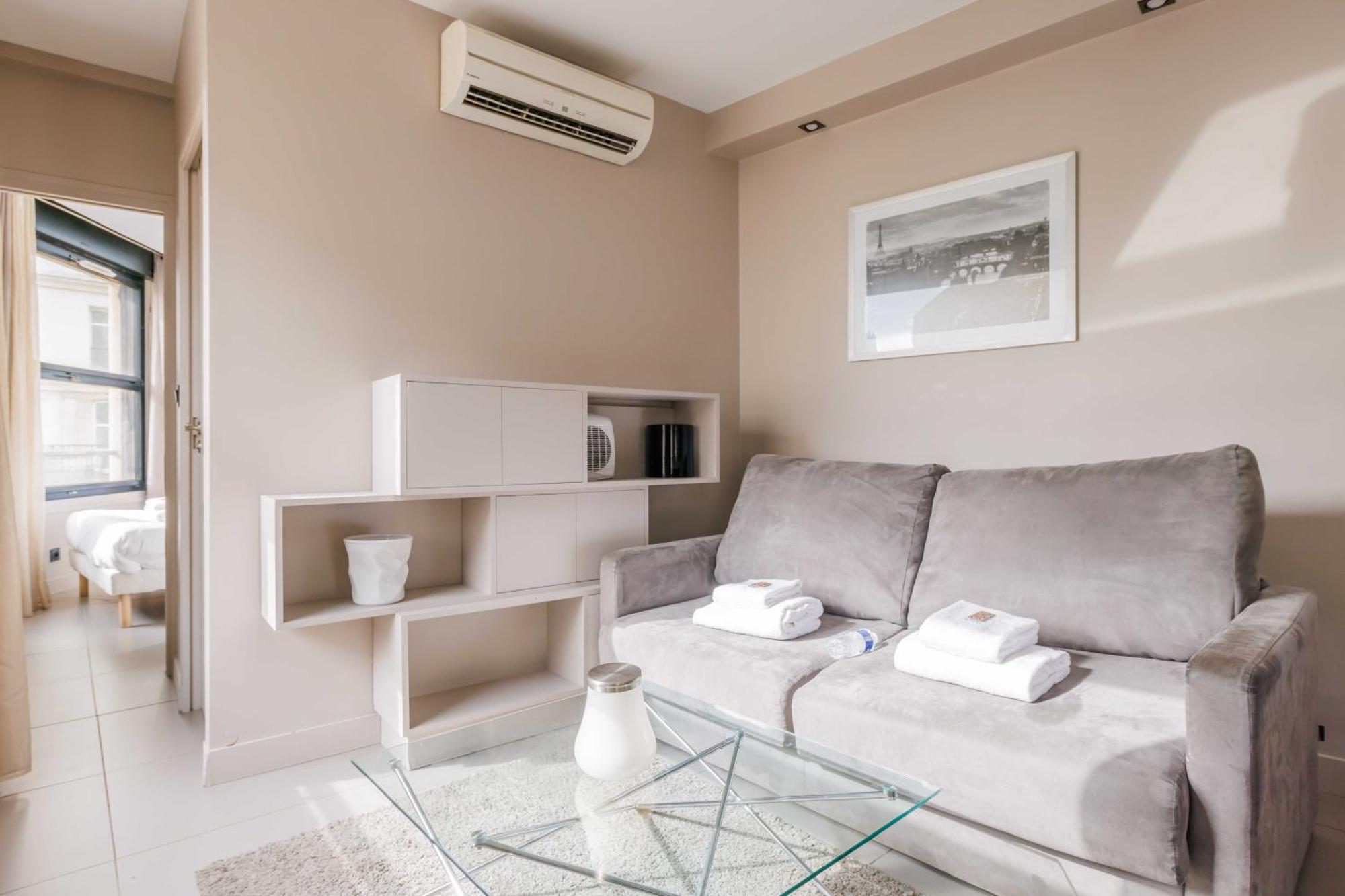 Apartment Saint-lazare Paris