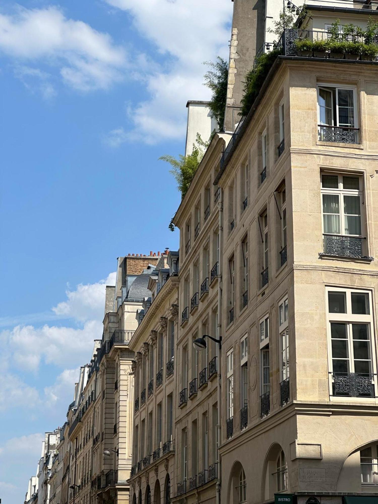 Luxury Family Getaway Near Place Vendome Parigi