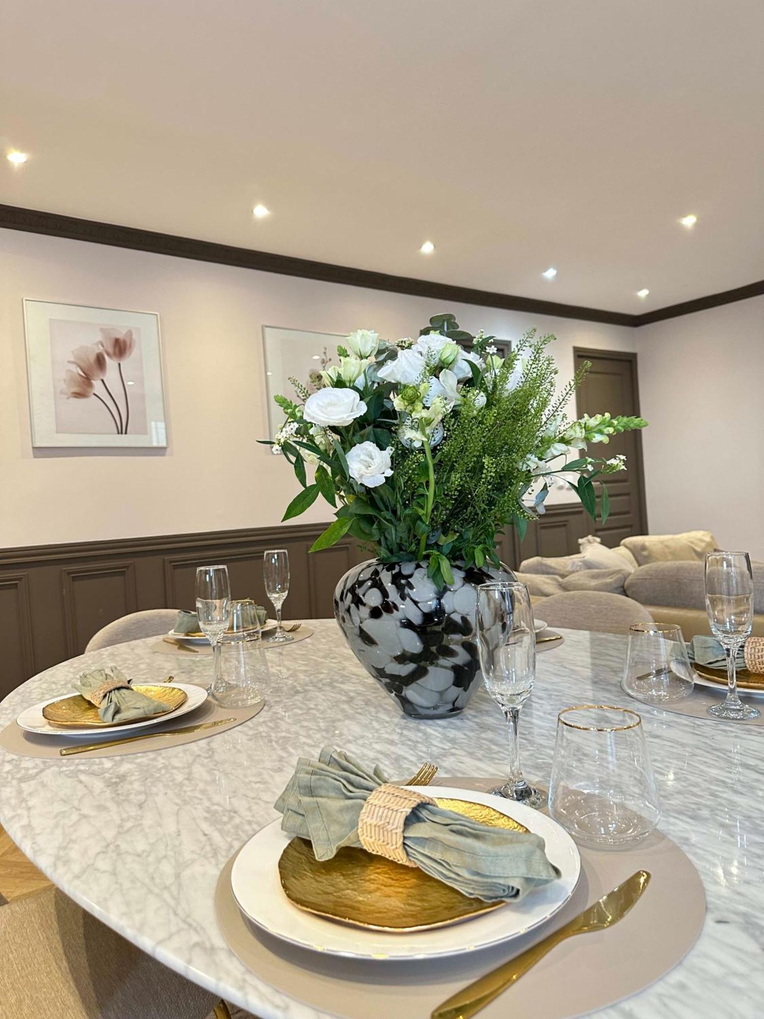 Luxury Family Getaway Near Place Vendome * Parigi