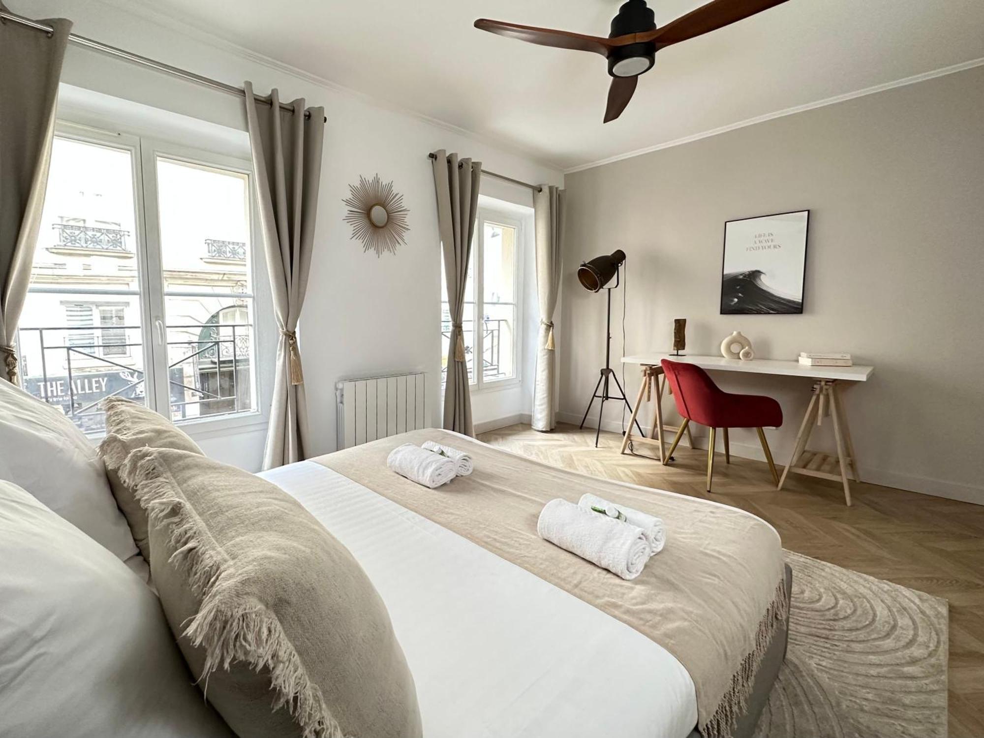 Luxury Family Getaway Near Place Vendome Parigi