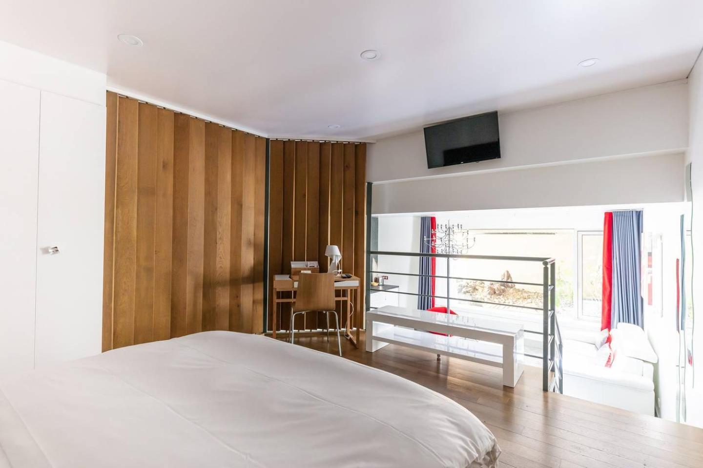In Marais Elegant Flat In Old Bed & Breakfast Paris