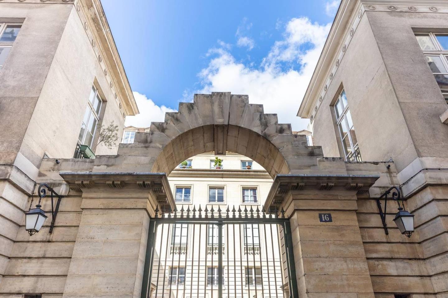 Bed & Breakfast In Marais Elegant Flat In Old *