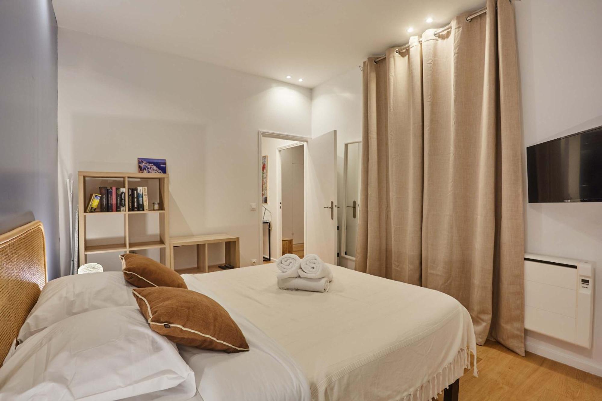 New 2 Bedrooms Center Of By Prestige Appartamento Parigi