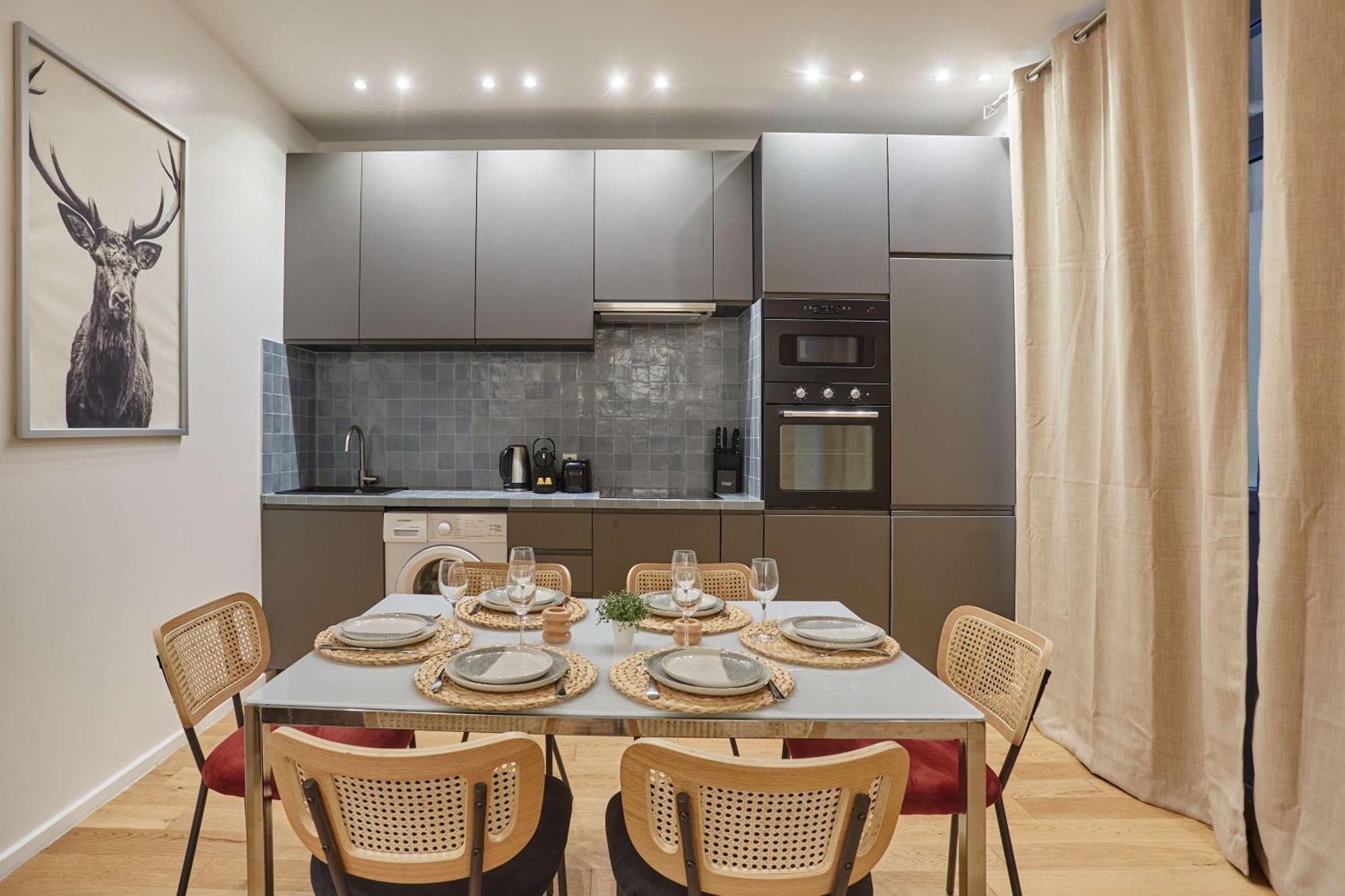 New 2 Bedrooms Center Of By Prestige Appartamento Parigi