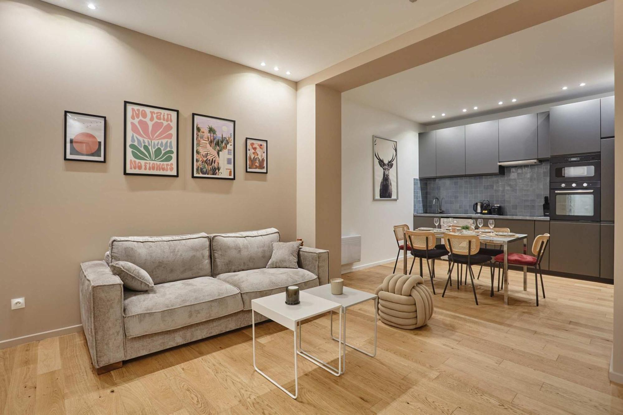 New 2 Bedrooms Center Of By Prestige * Parigi