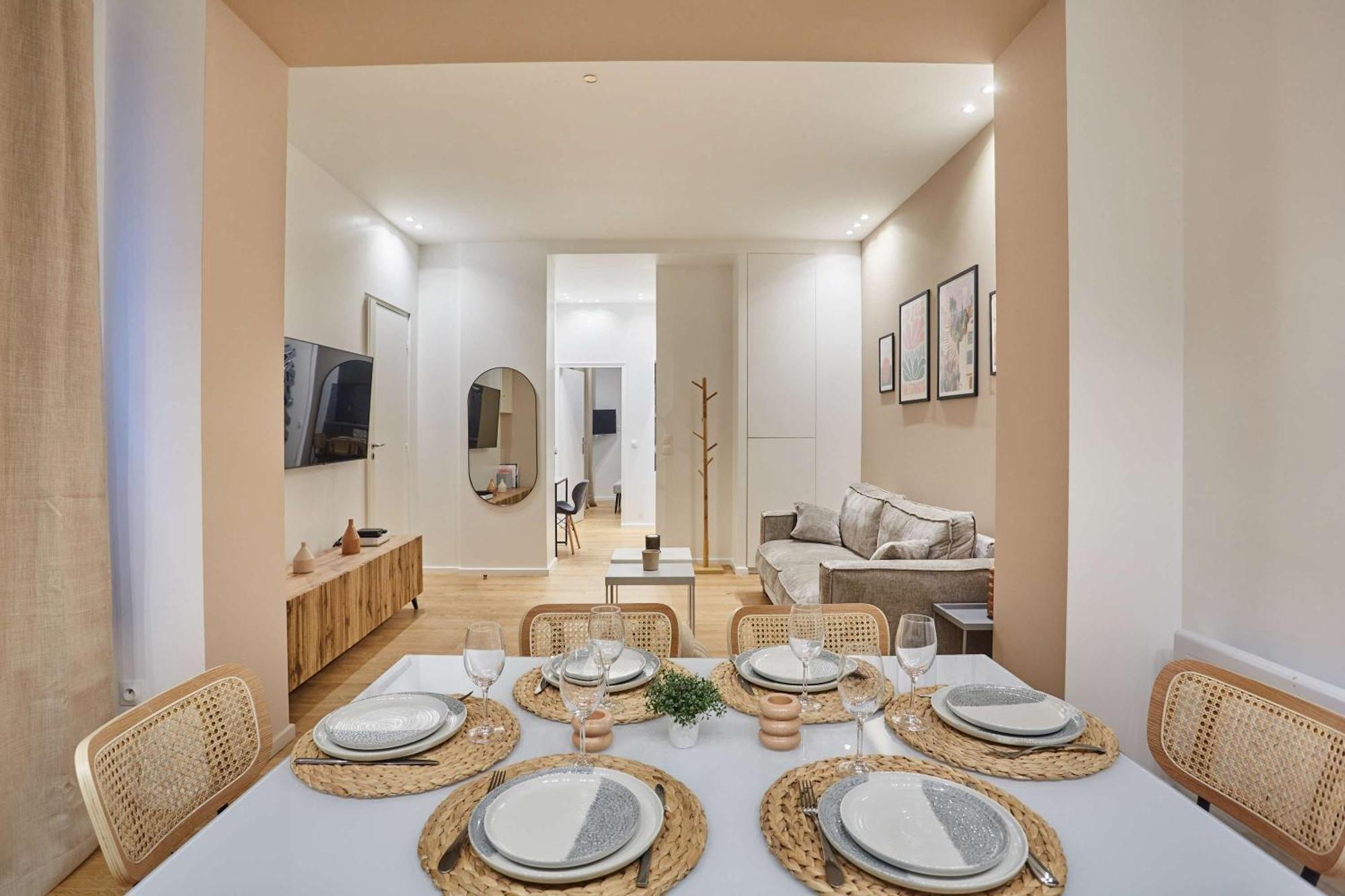 New 2 Bedrooms Center Of By Prestige Appartamento Parigi