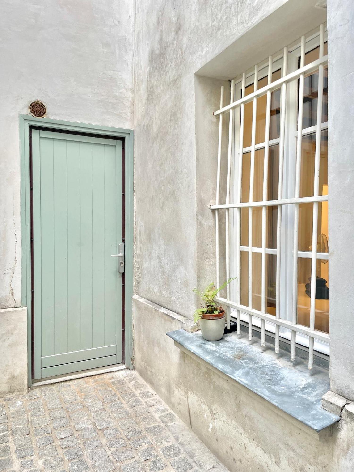 Bed & Breakfast Cozy Near Marais On Rue Trousseau Parigi