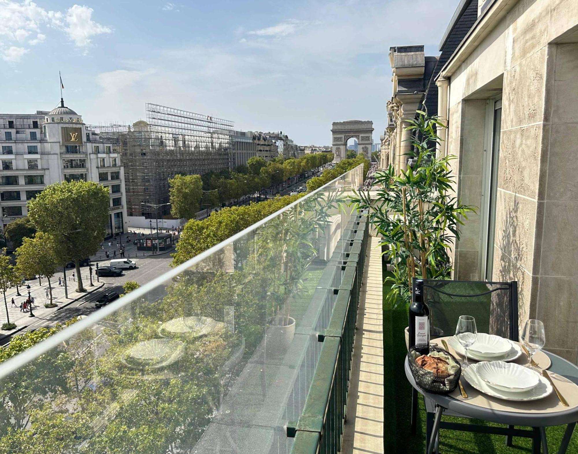 Unique Panoramic Flat Champs-elysees