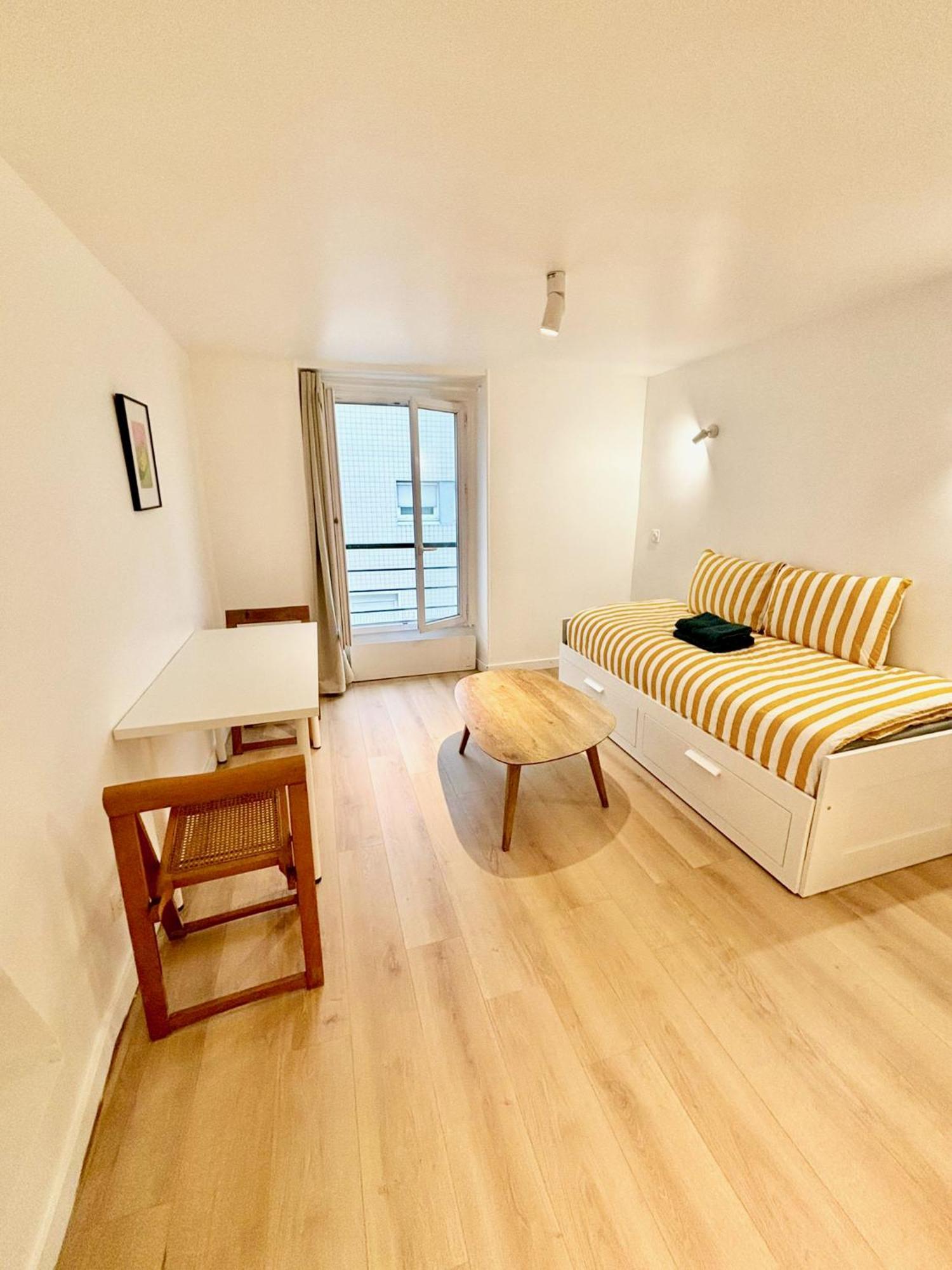 Apartment Charming Bright In Menilmontant