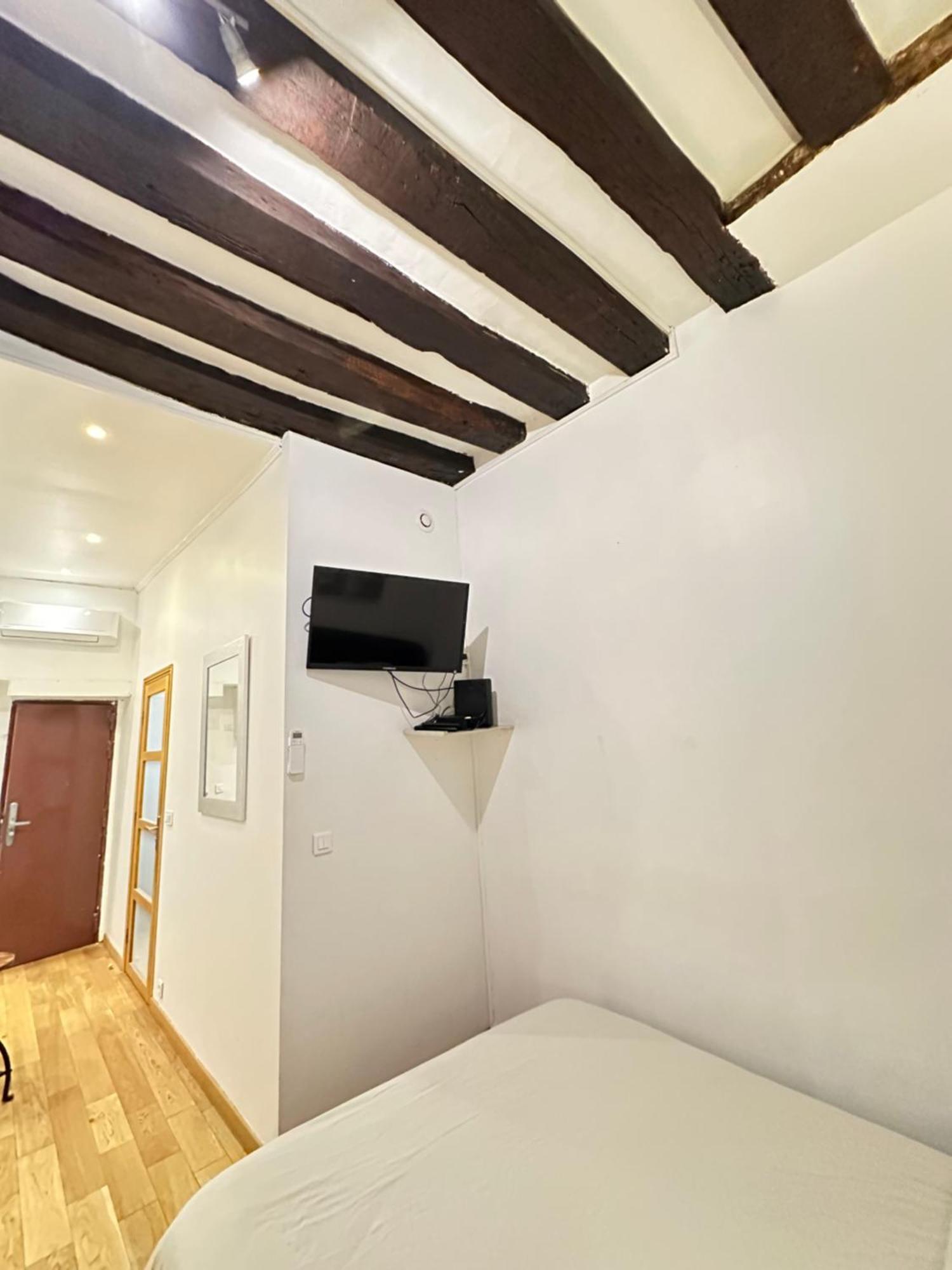 St Paul Marais Flat Ground Floor * Parigi