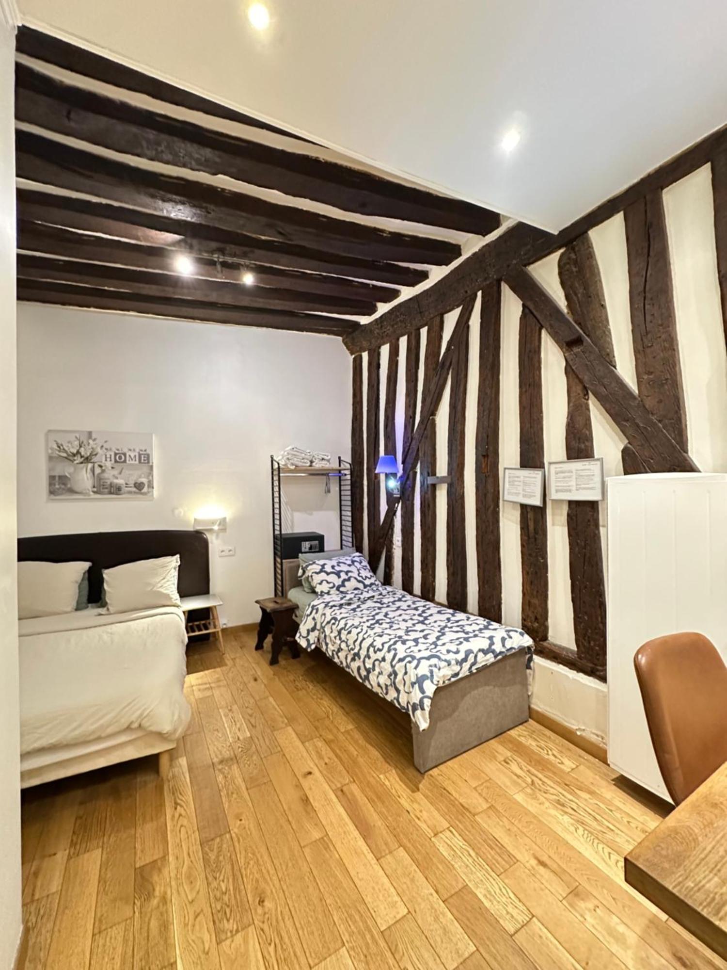 St Paul Marais Flat Ground Floor * Parigi