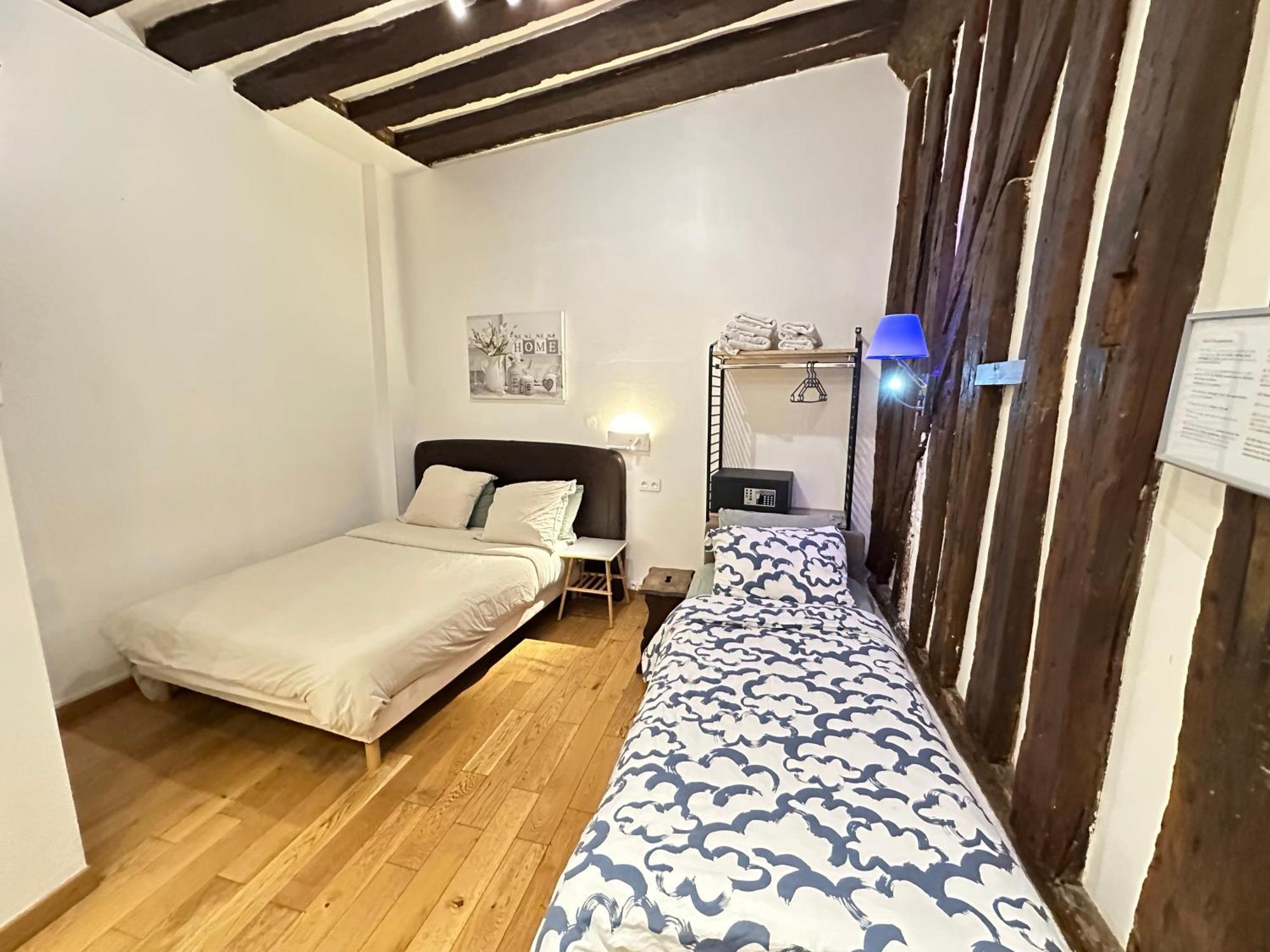 St Paul Marais Flat Ground Floor Parigi