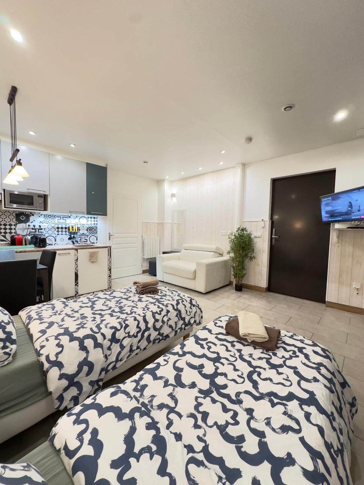 15 Ground Floor Apartment Paris