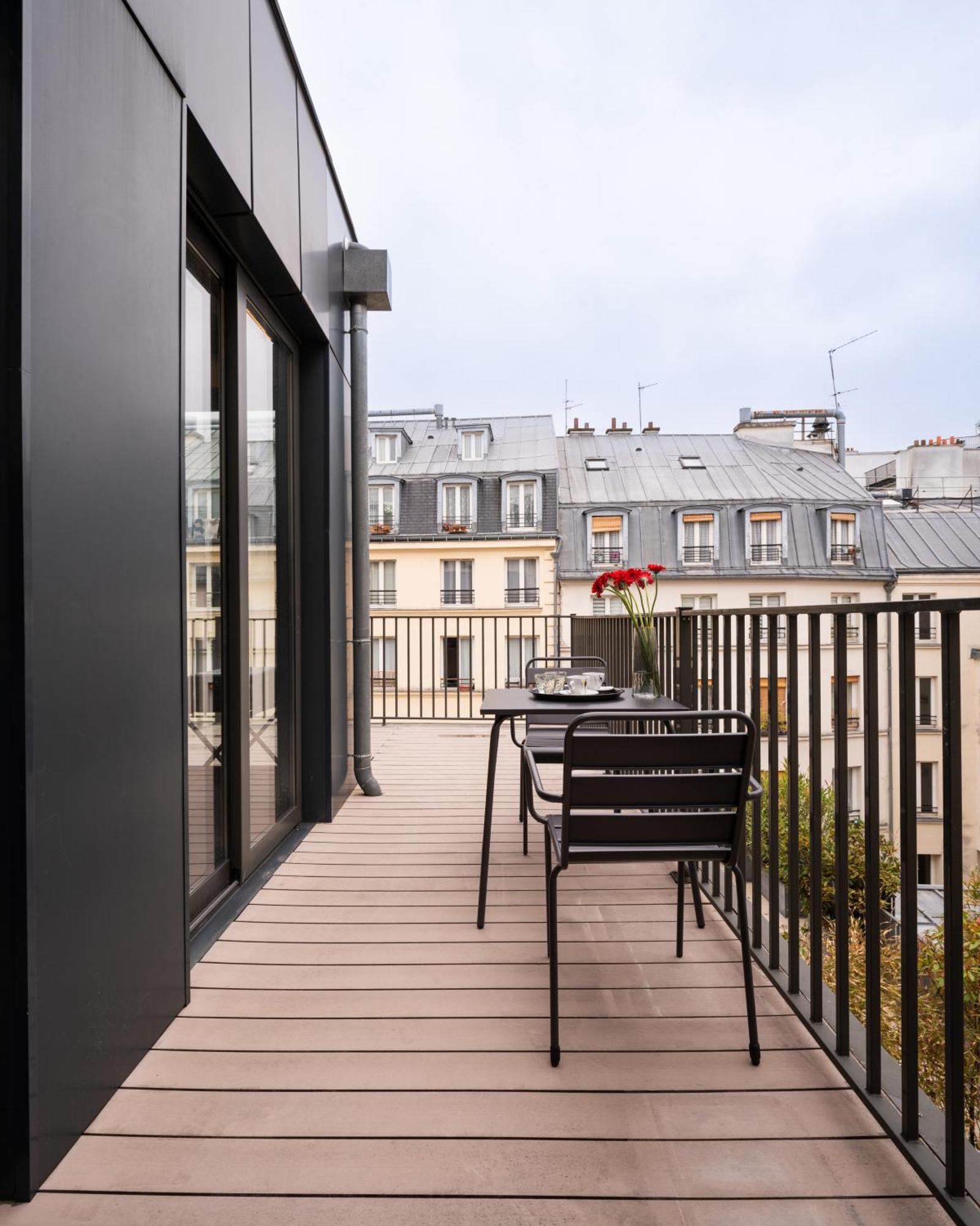 Hotel Eugène En Parigi