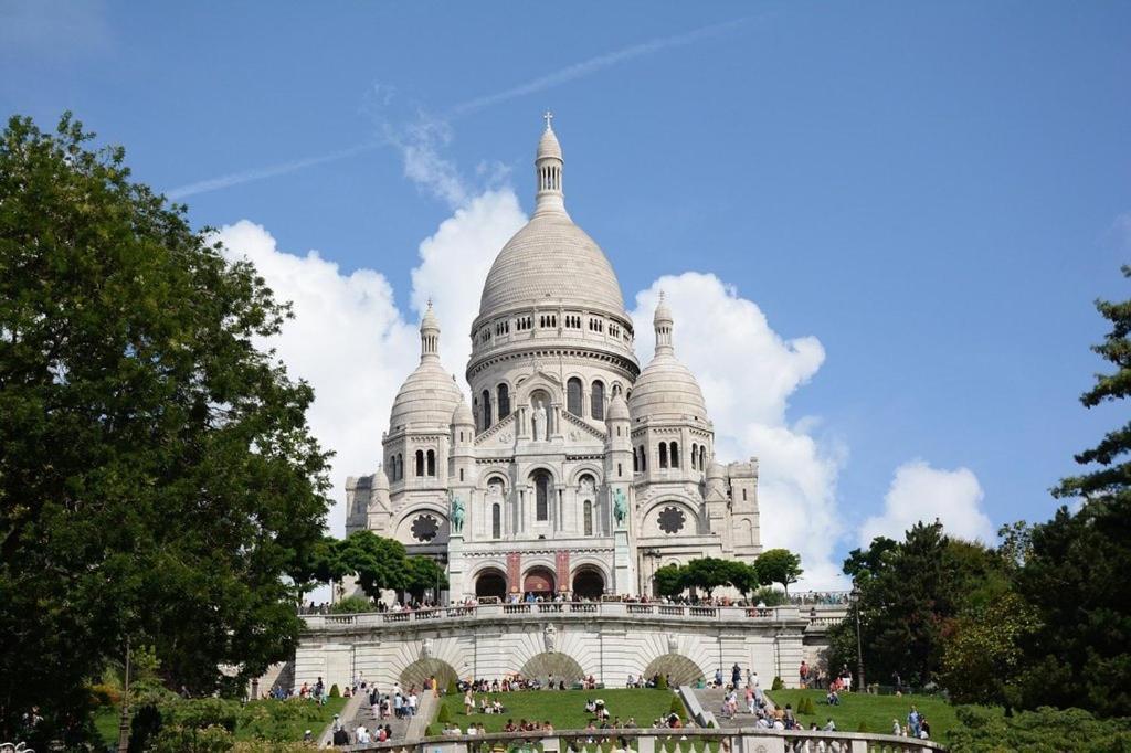 Grand Proche De Montmartre *