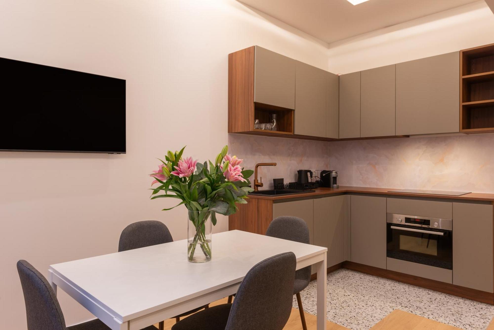 Apartment Faubourg Station Paris