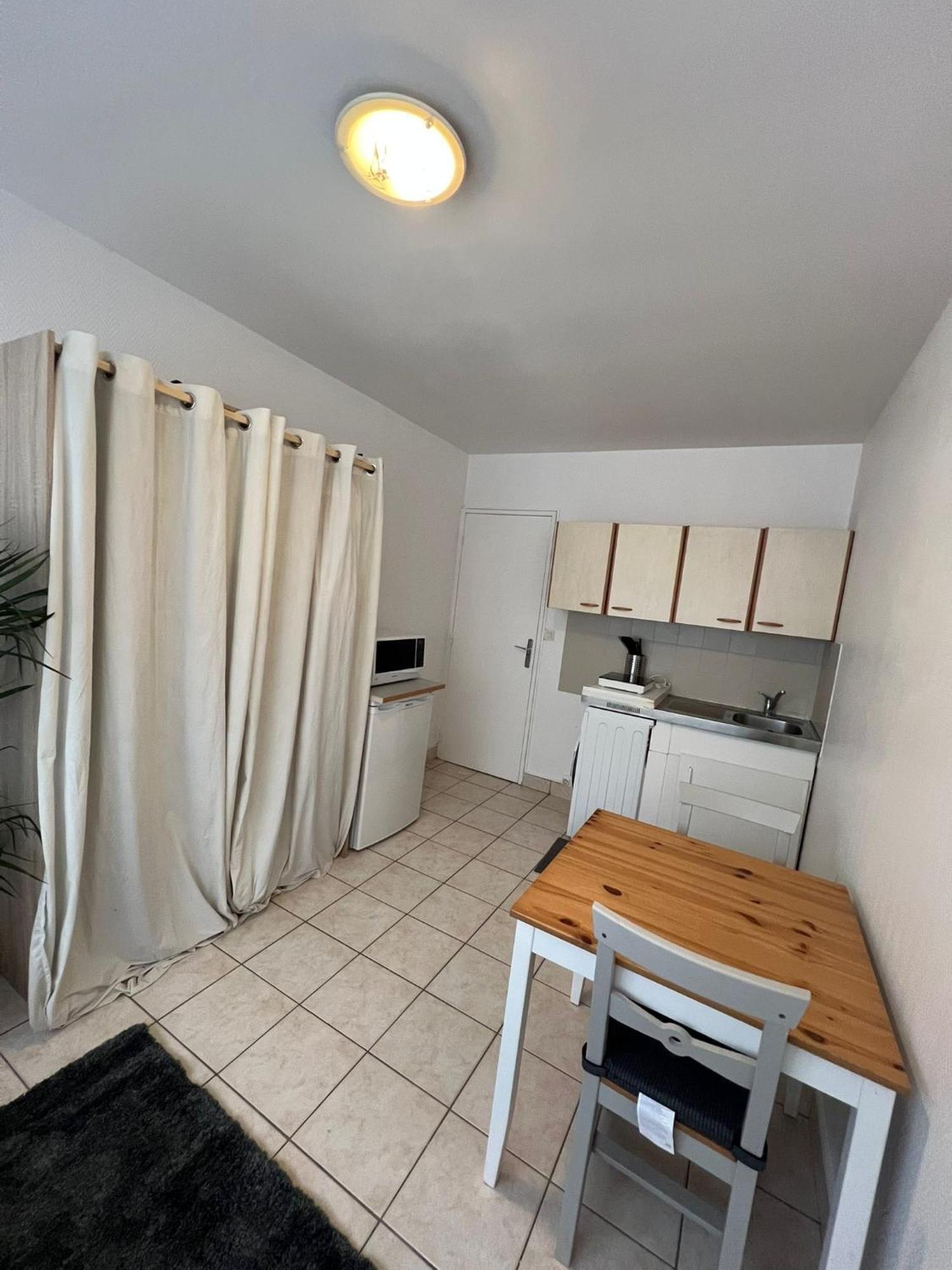 Apartment 20e *